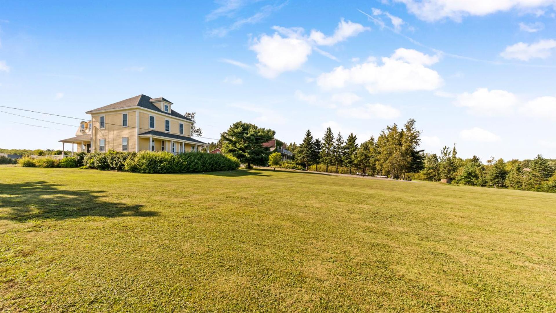 Bayview Pines Country Inn B&B