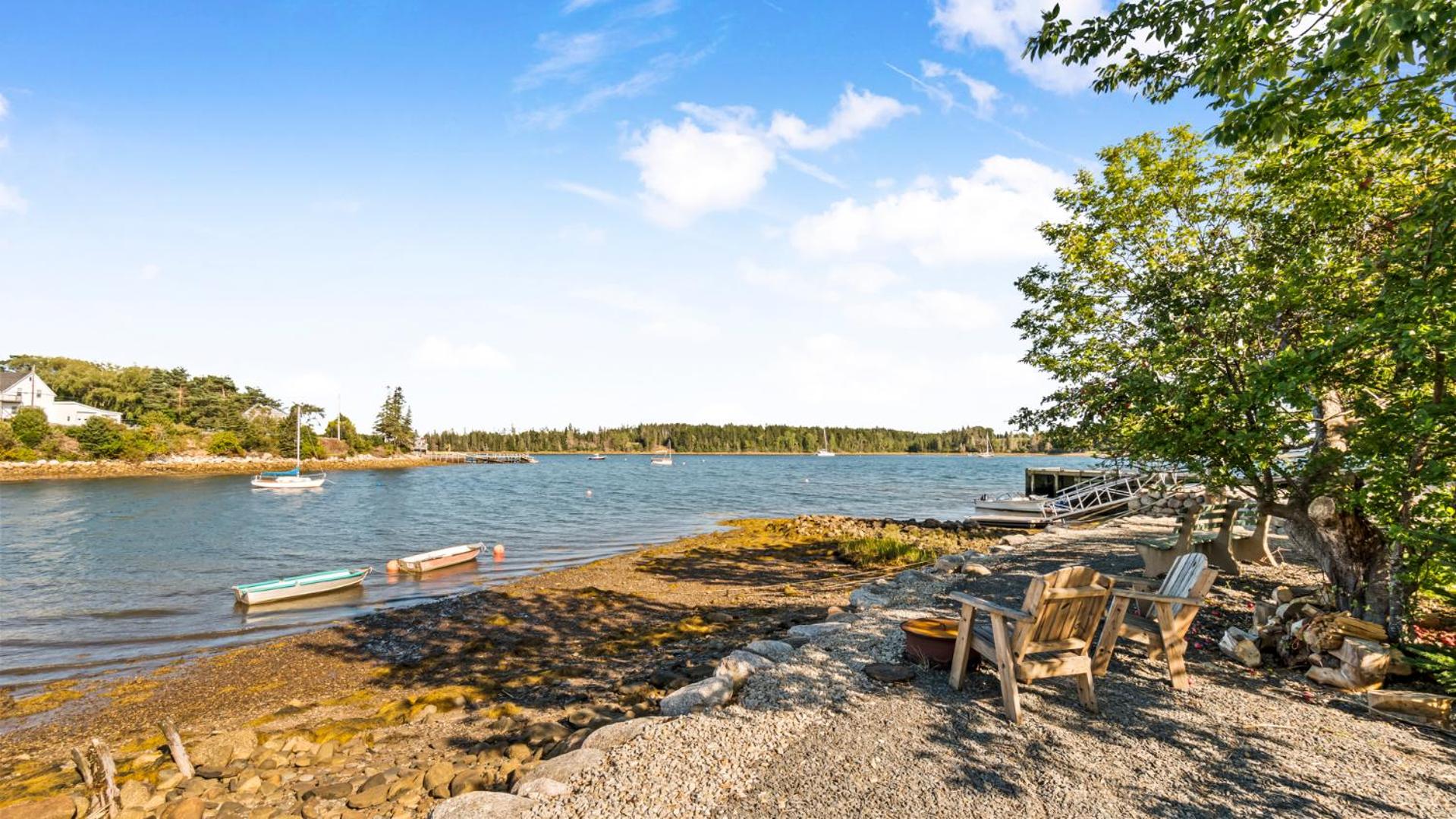 Bayview Pines Country Inn B&B
