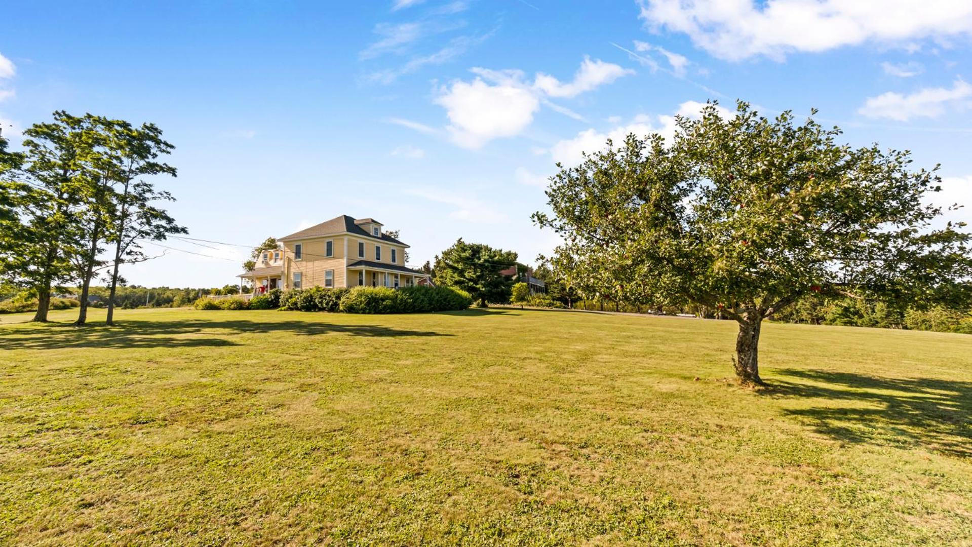 Bayview Pines Country Inn B&B