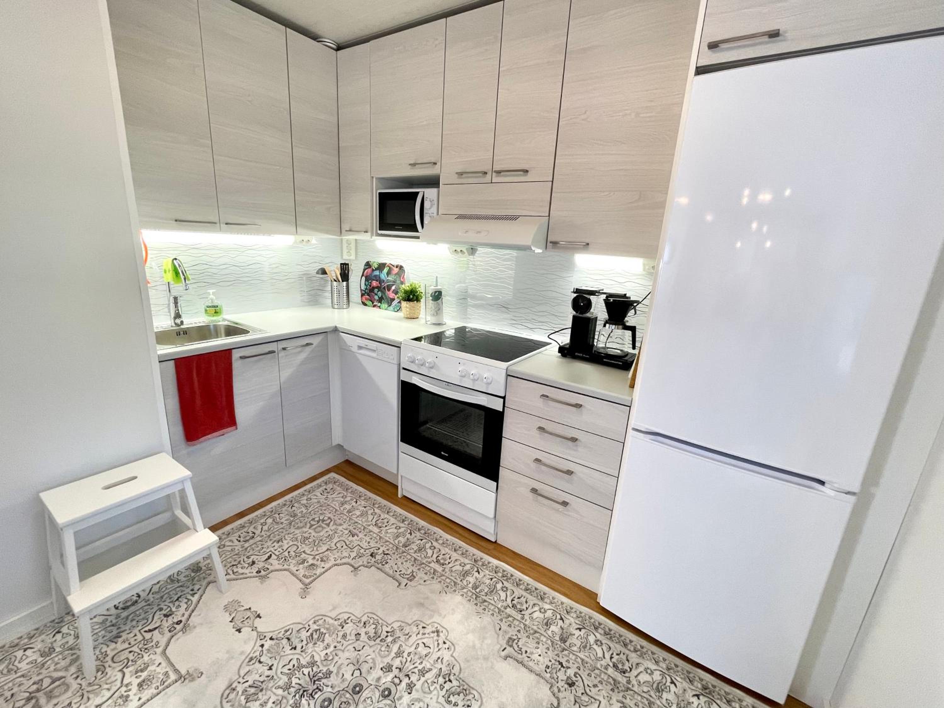 Cozy renovated house with a lot of parking space. view 5