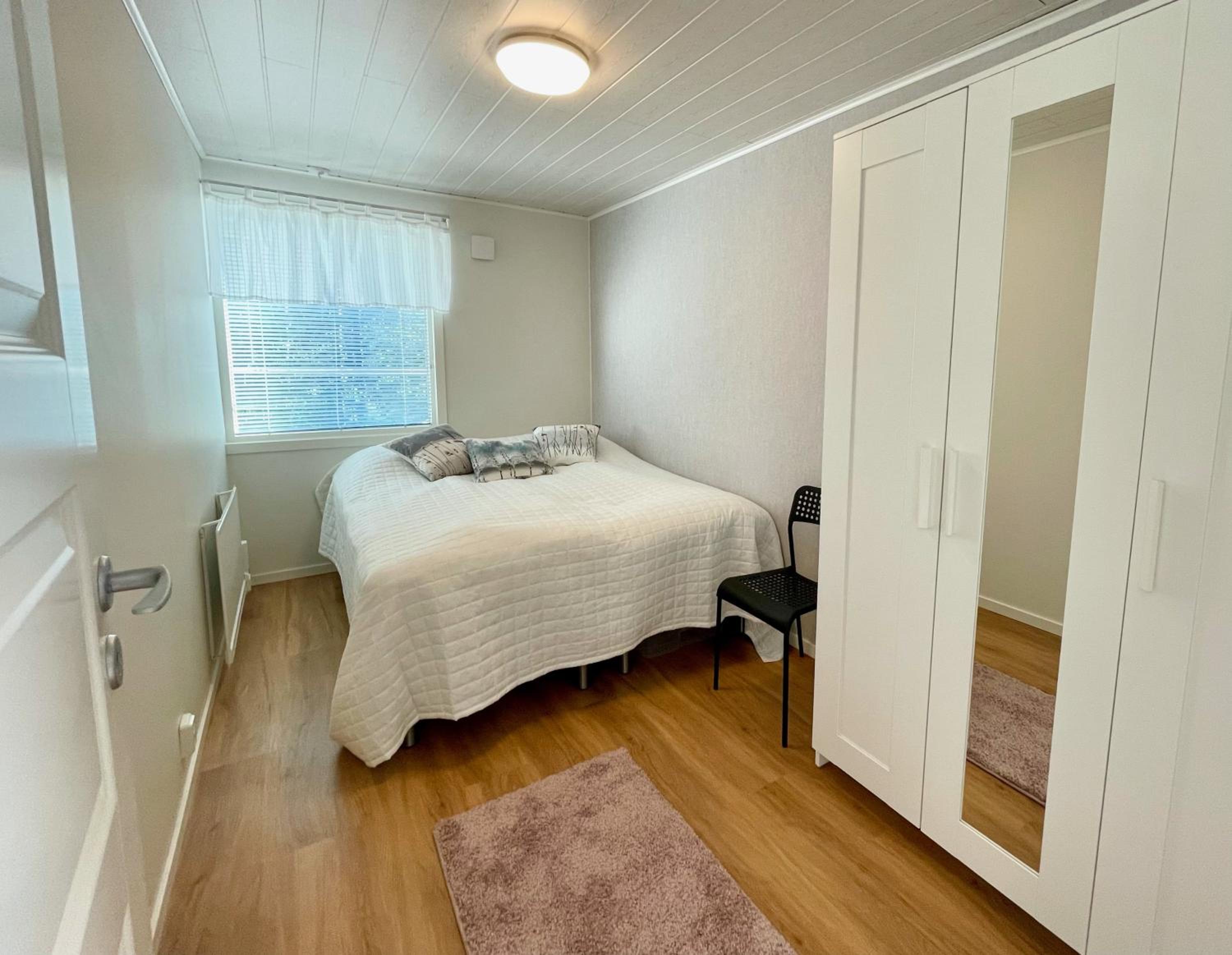Cozy renovated house with a lot of parking space. view 3