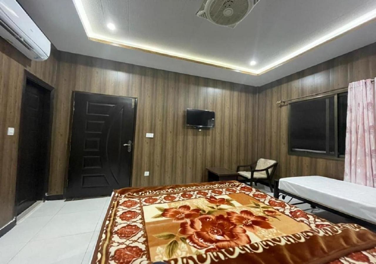 Oriole Guest House Standard Living view 3