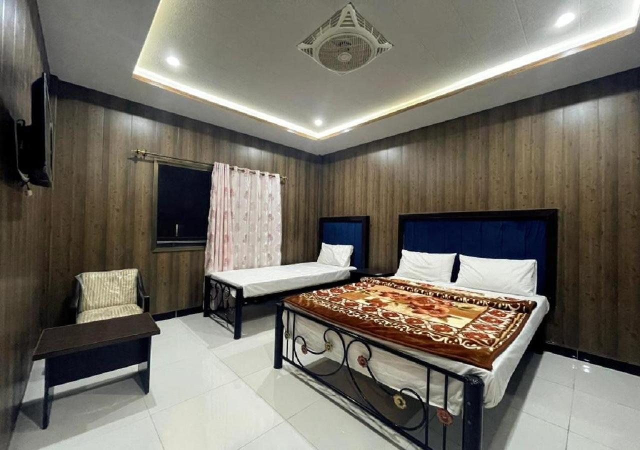 Oriole Guest House Standard Living view 4