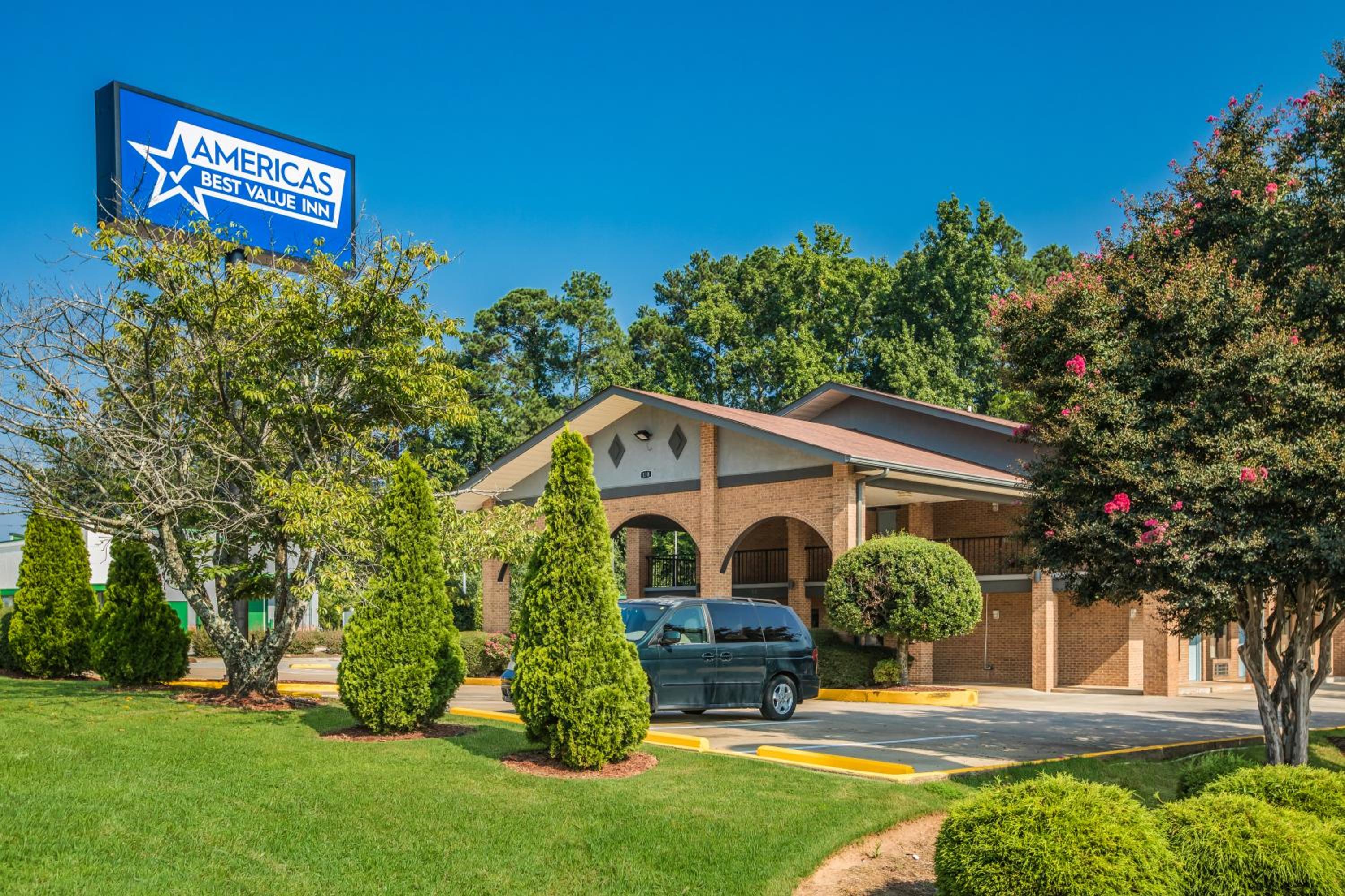 Americas Best Value Inn Stockbridge - Property Image 3