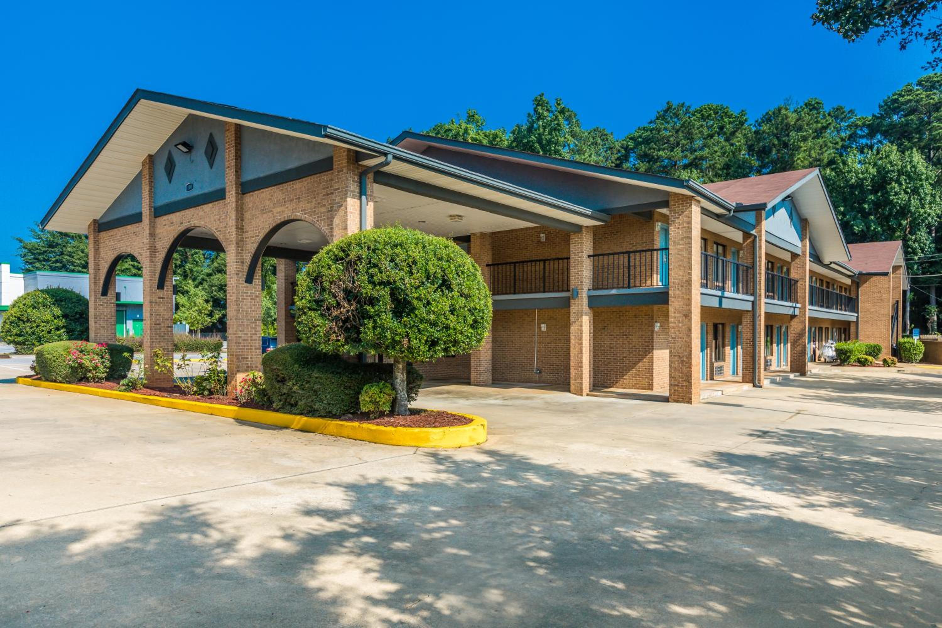 Americas Best Value Inn Stockbridge - Property Image 5