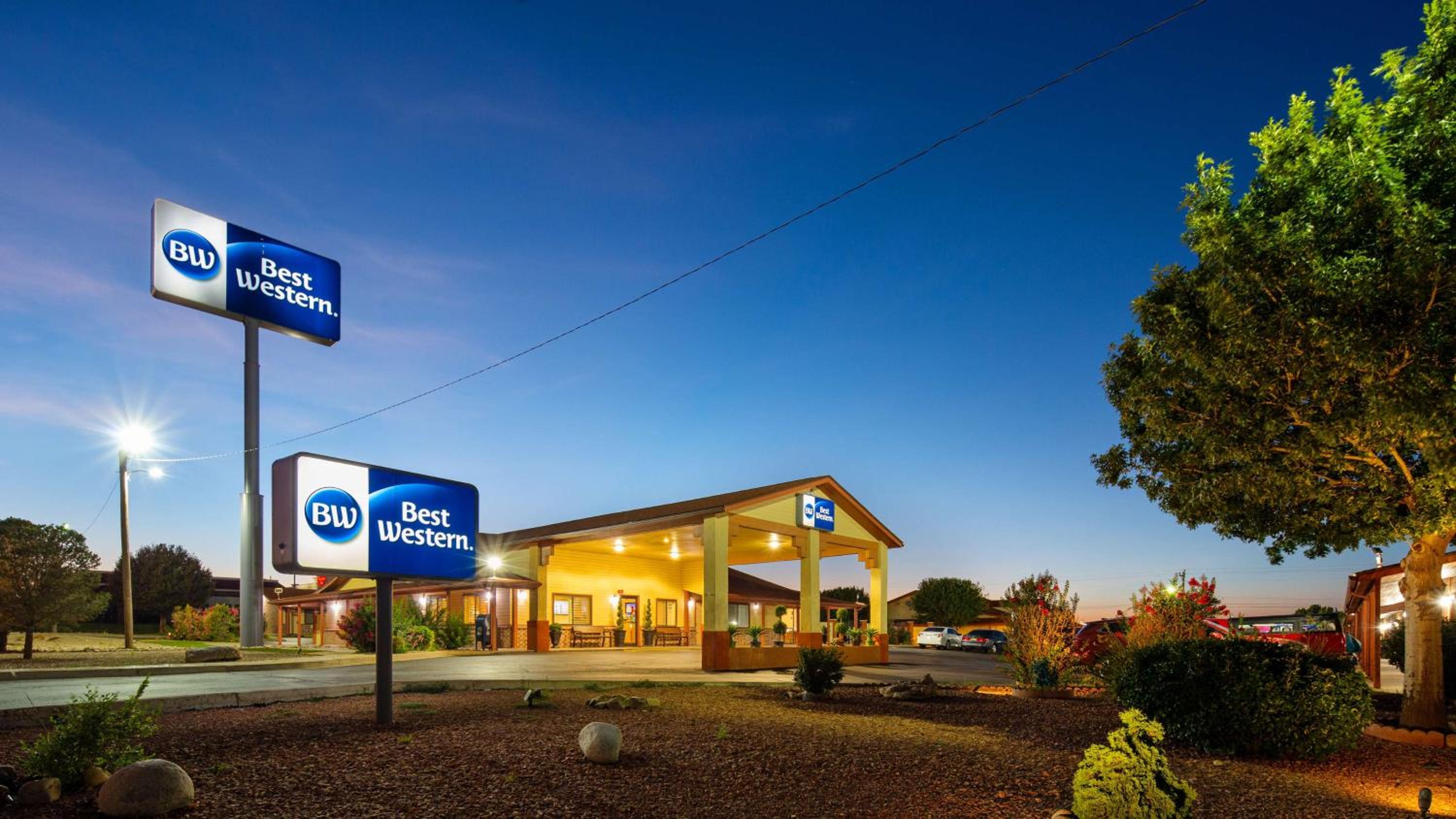 Santa Rosa Vacations - Best Western Santa Rosa Inn - Property Image 1