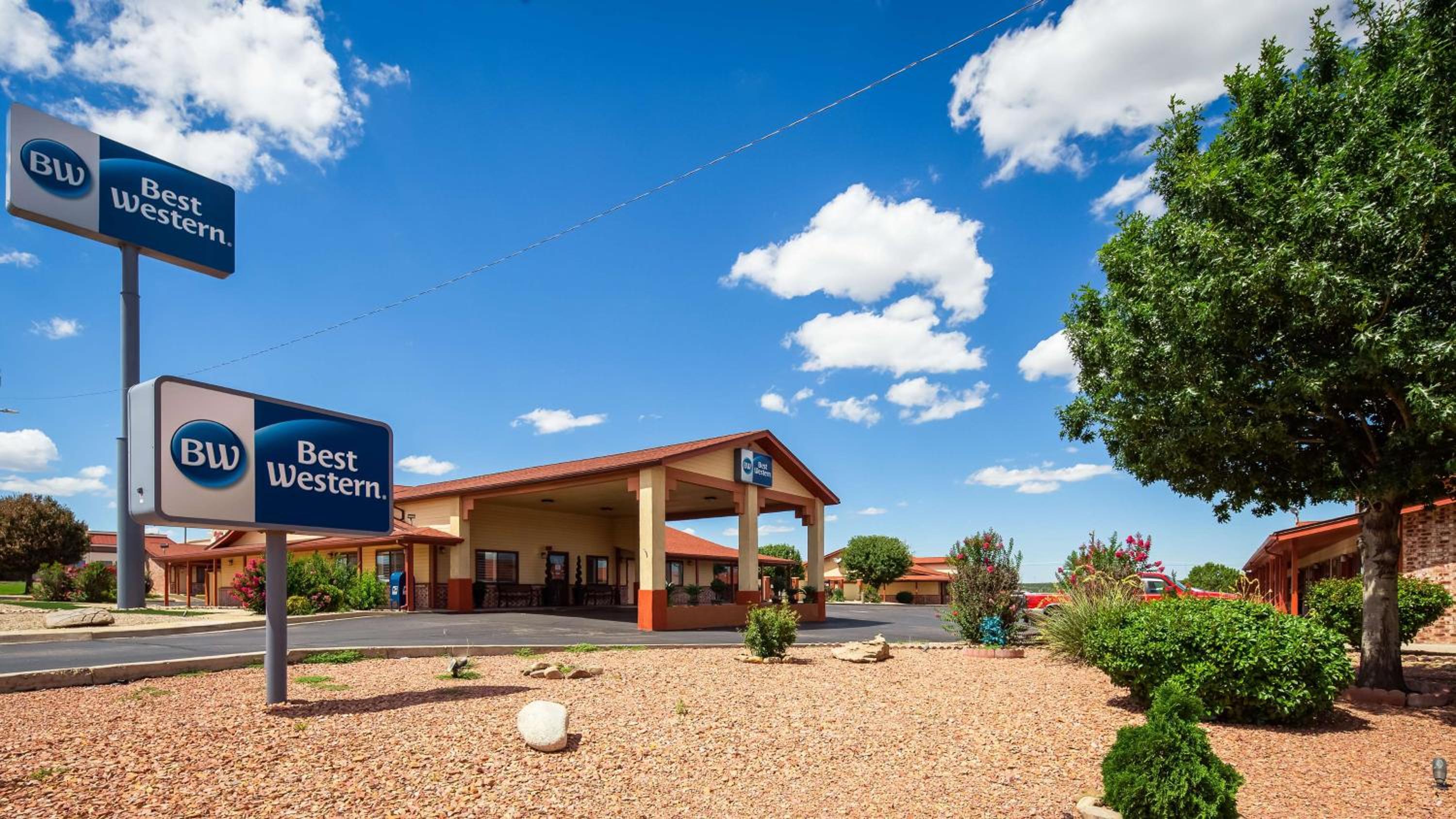 Santa Rosa Vacations - Best Western Santa Rosa Inn - Property Image 3