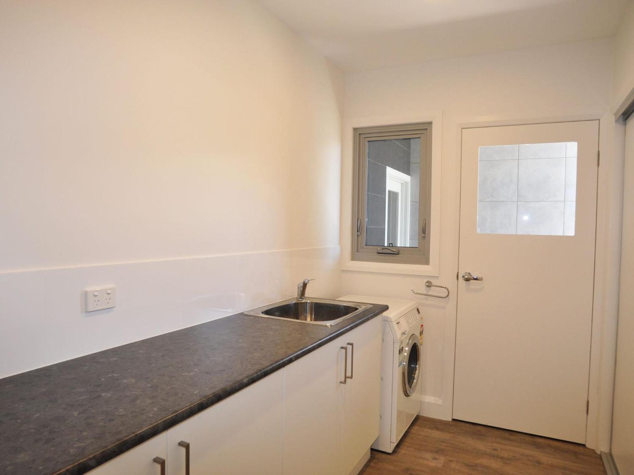 Sunnyside - Surf Side, Linen and Wifi included