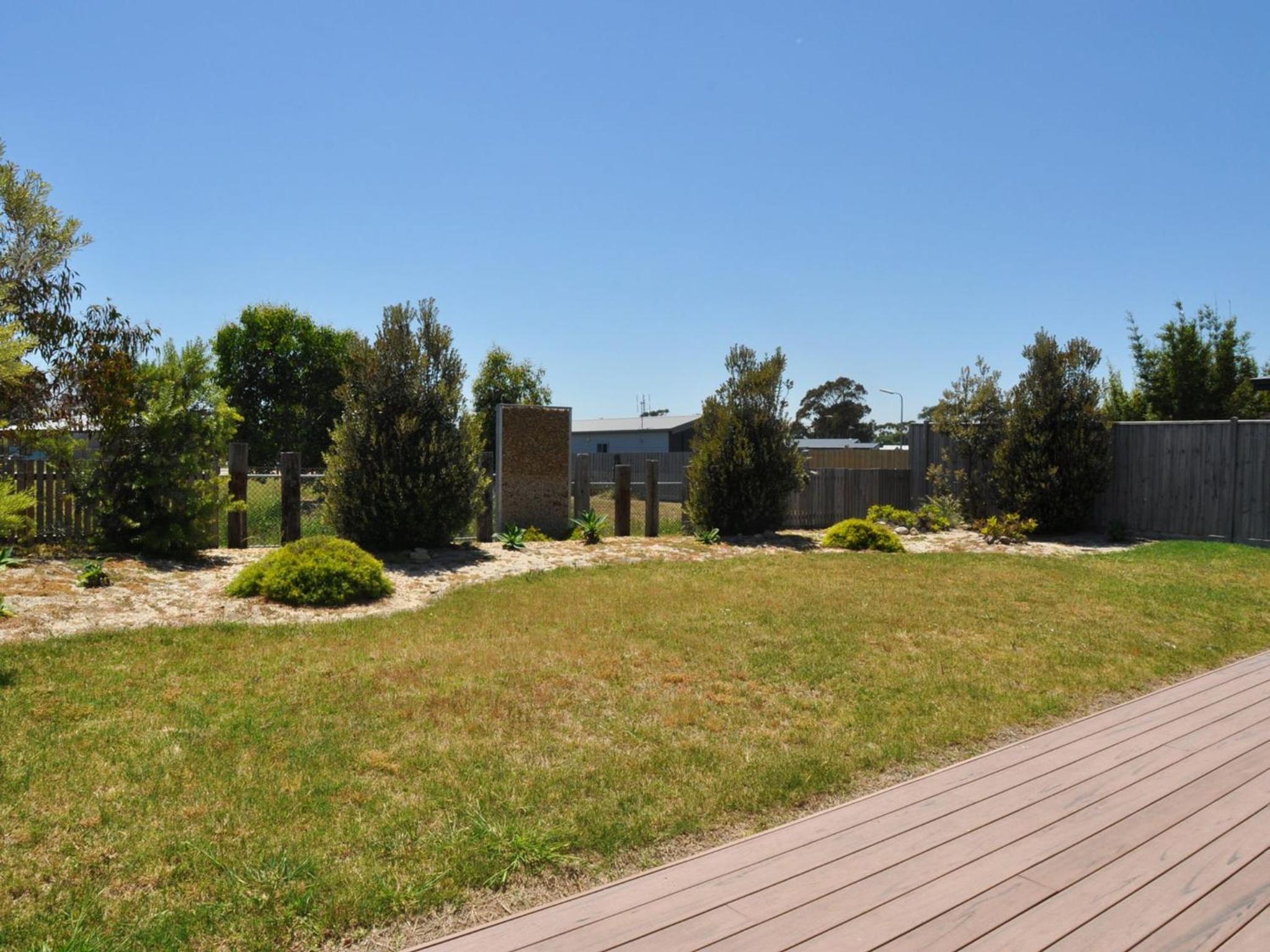 Sunnyside - Surf Side, Linen and Wifi included