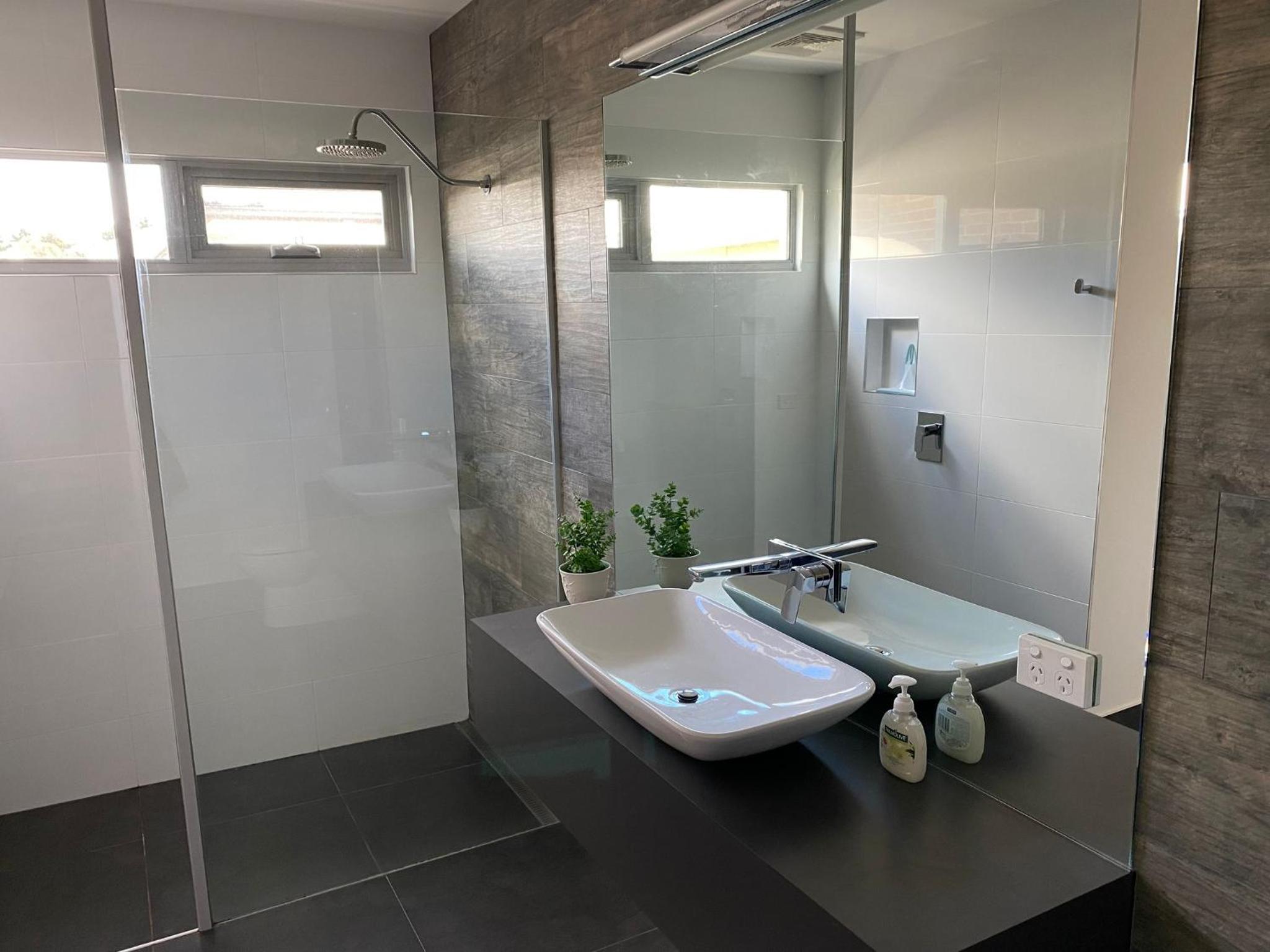 Sunnyside - Surf Side, Linen and Wifi included