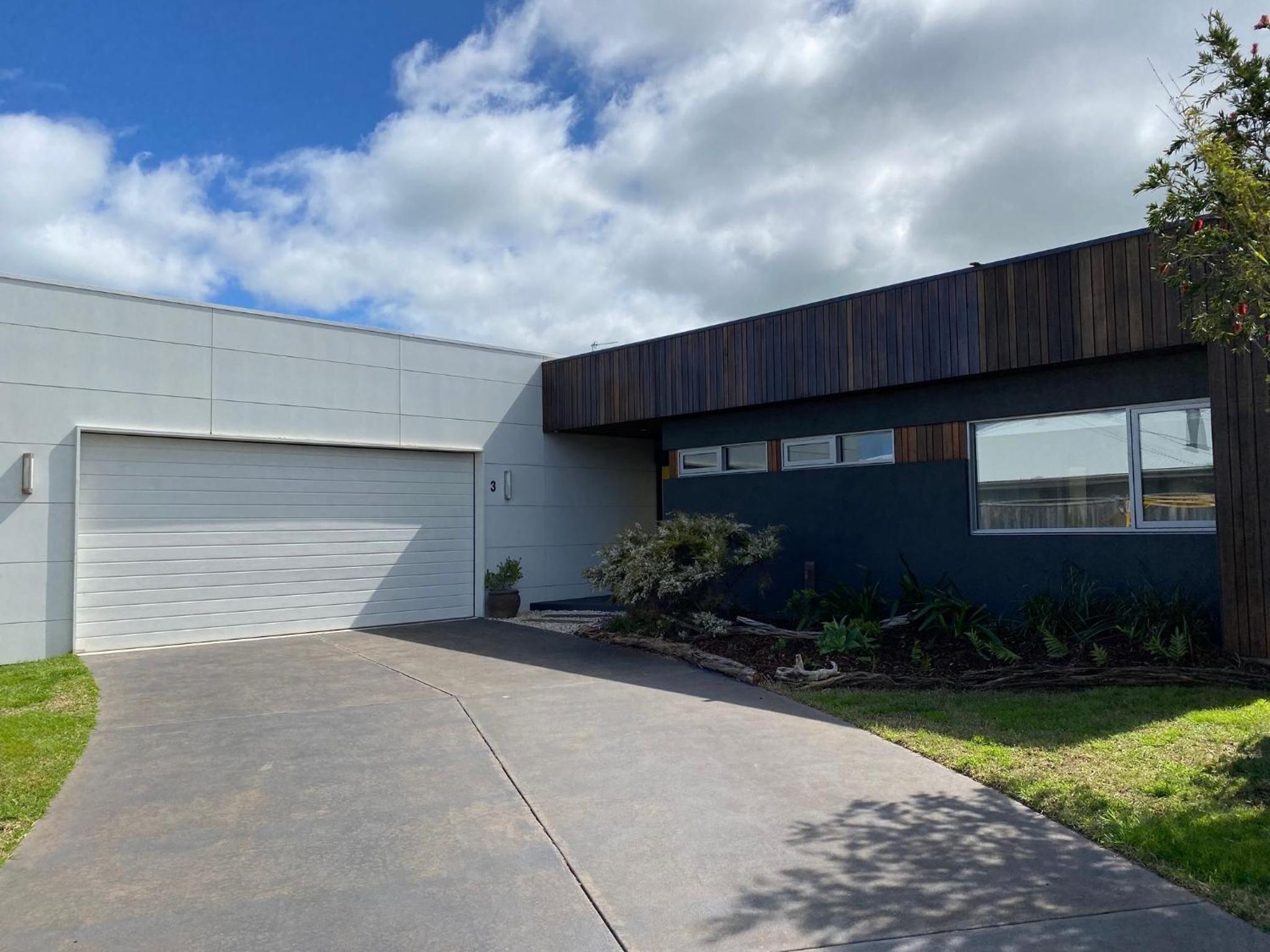 Sunnyside - Surf Side, Linen and Wifi included