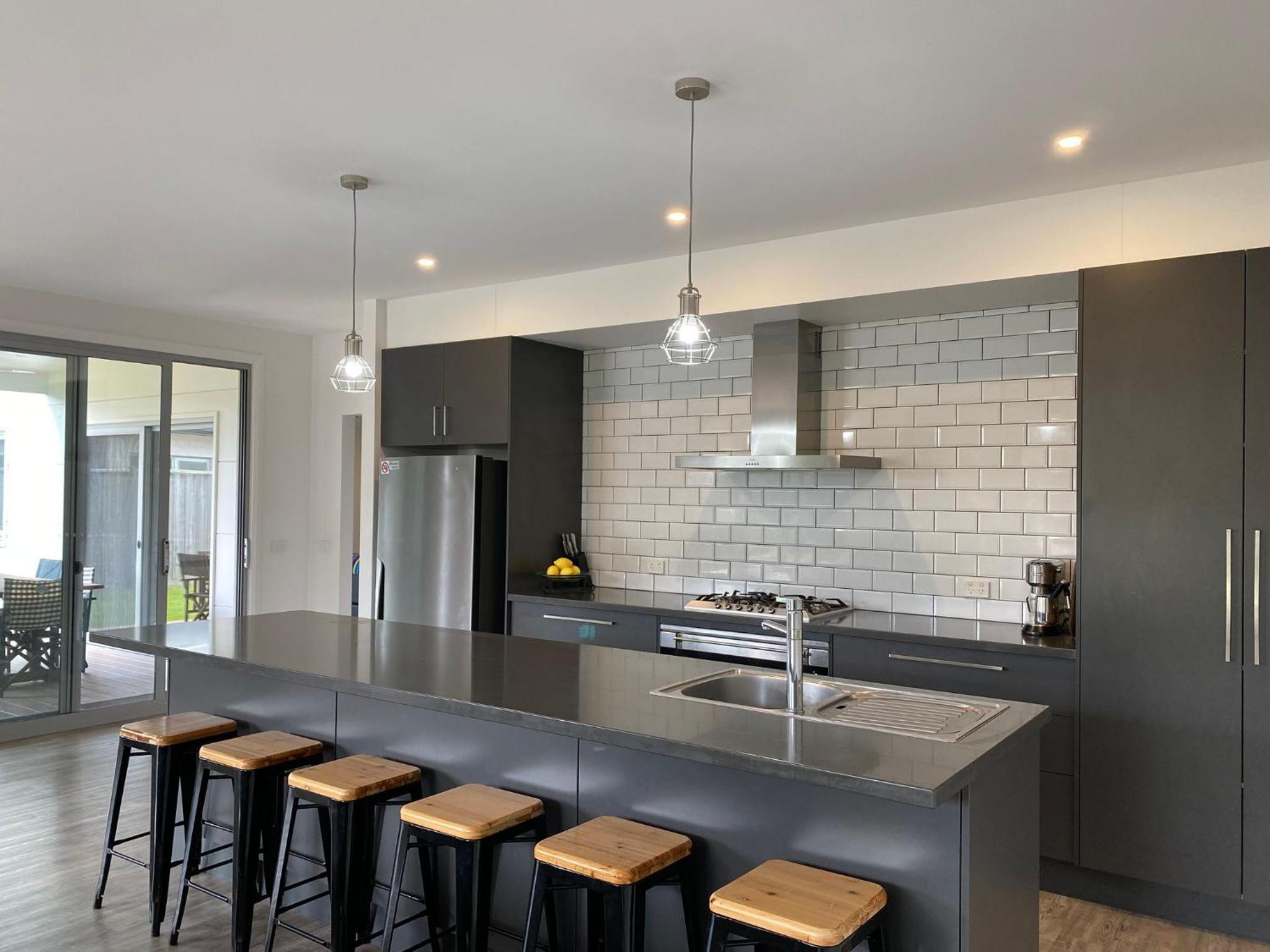 Sunnyside - Surf Side, Linen and Wifi included