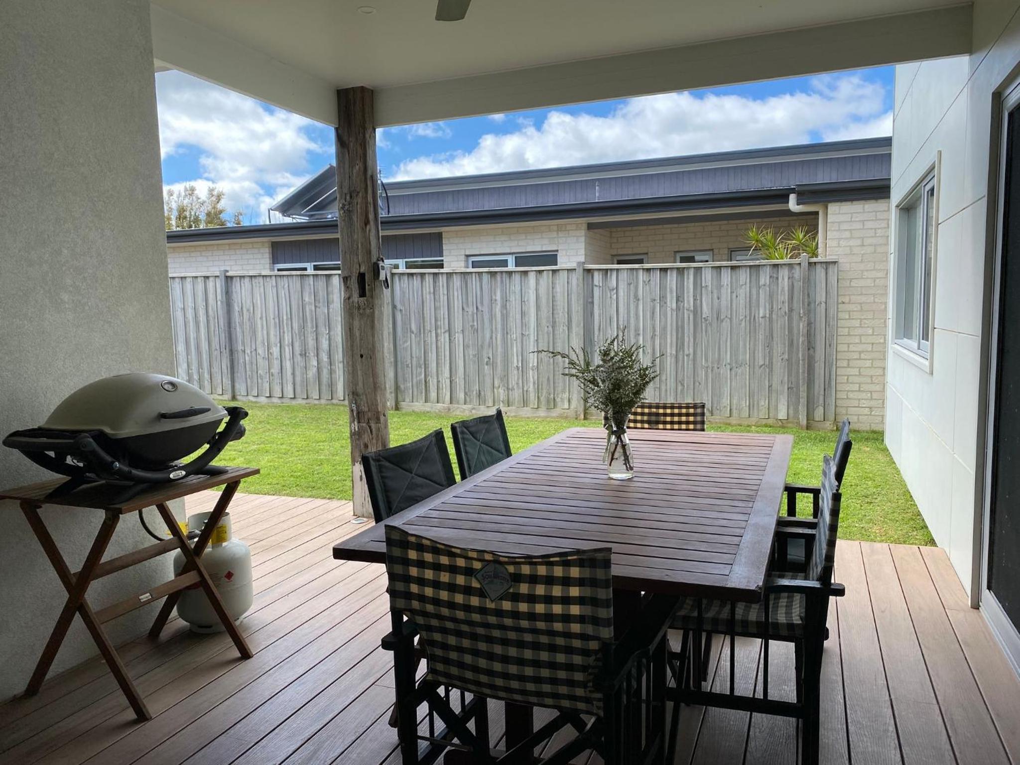 Sunnyside - Surf Side, Linen and Wifi included