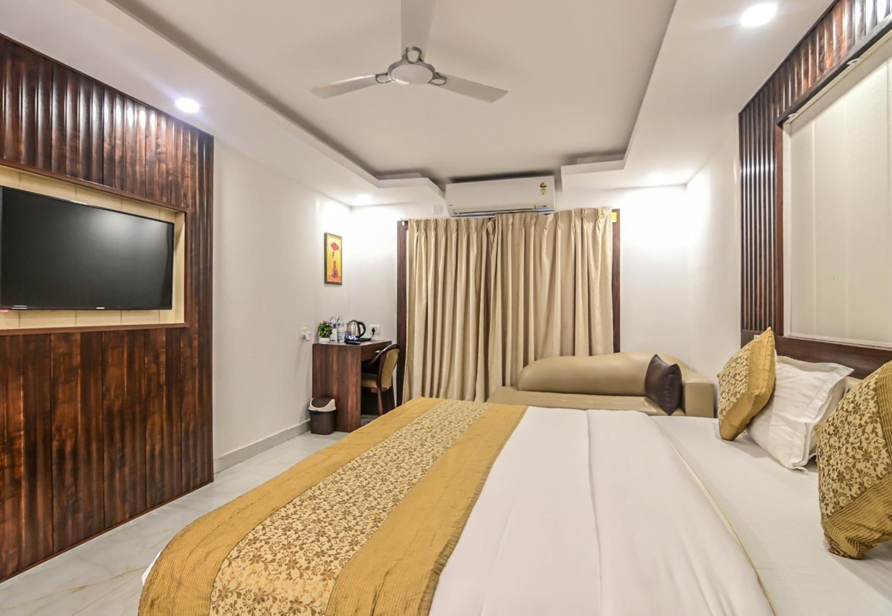 De Falcon Goa Beach Resort