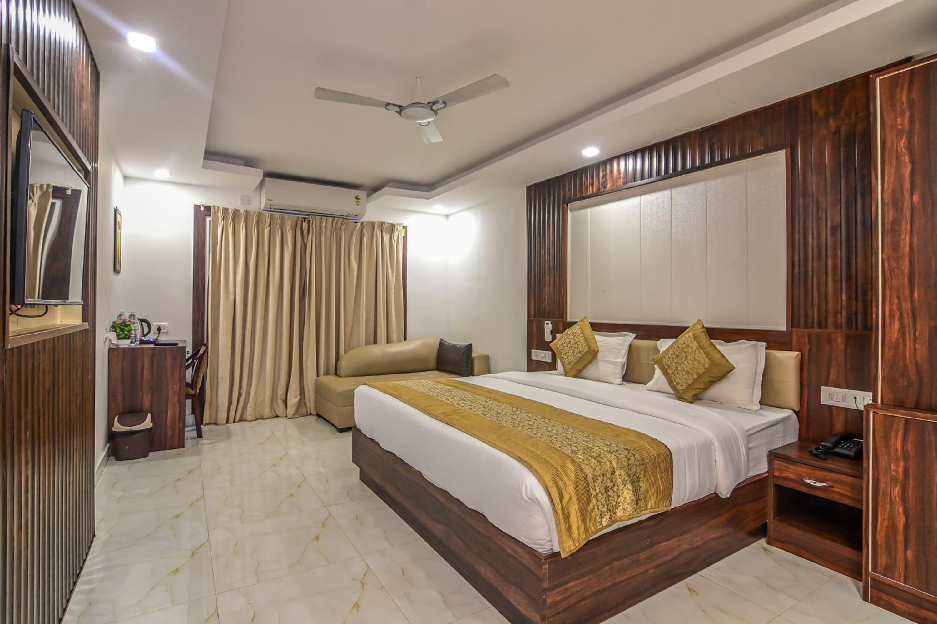 De Falcon Goa Beach Resort