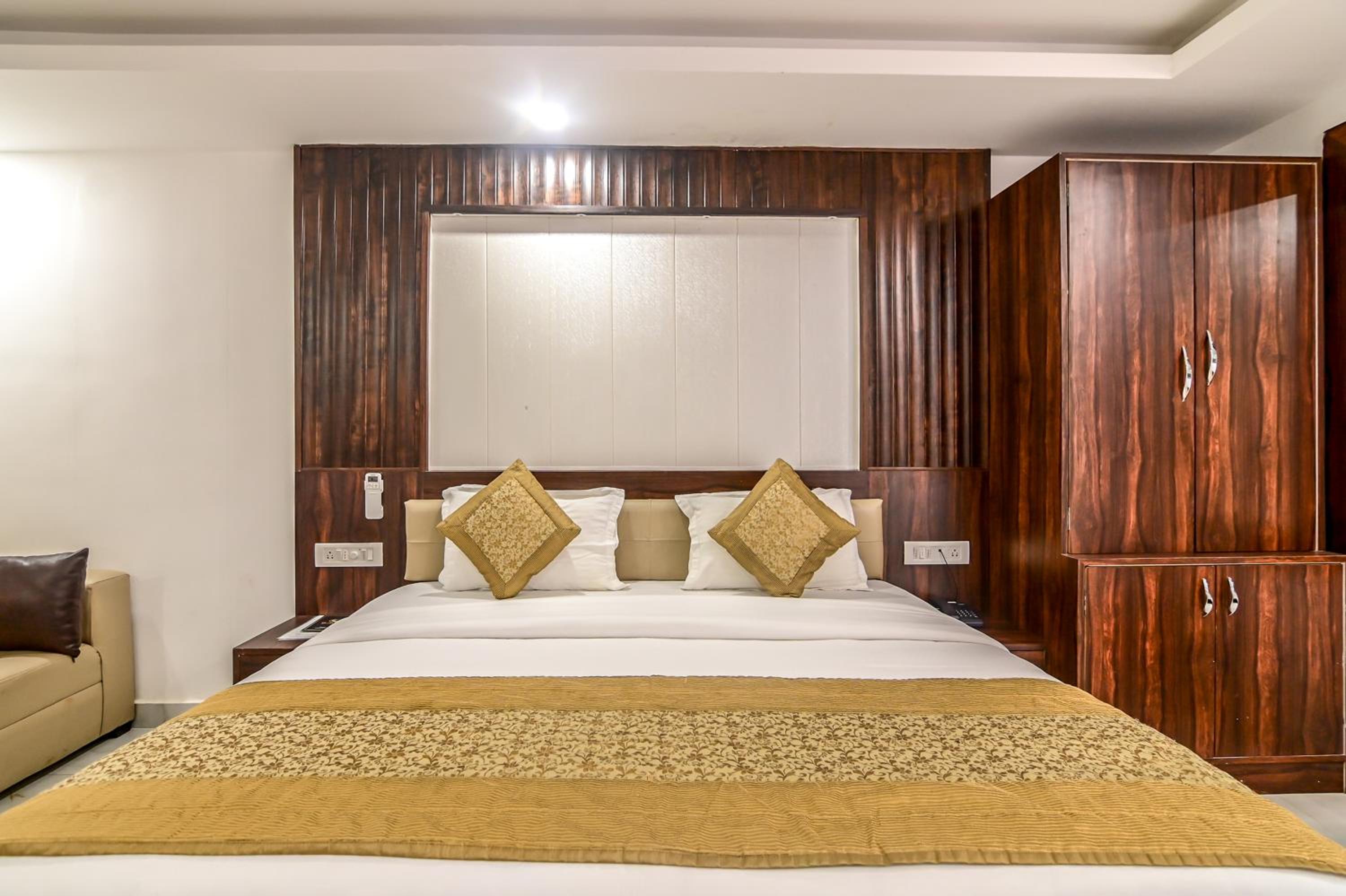 De Falcon Goa Beach Resort