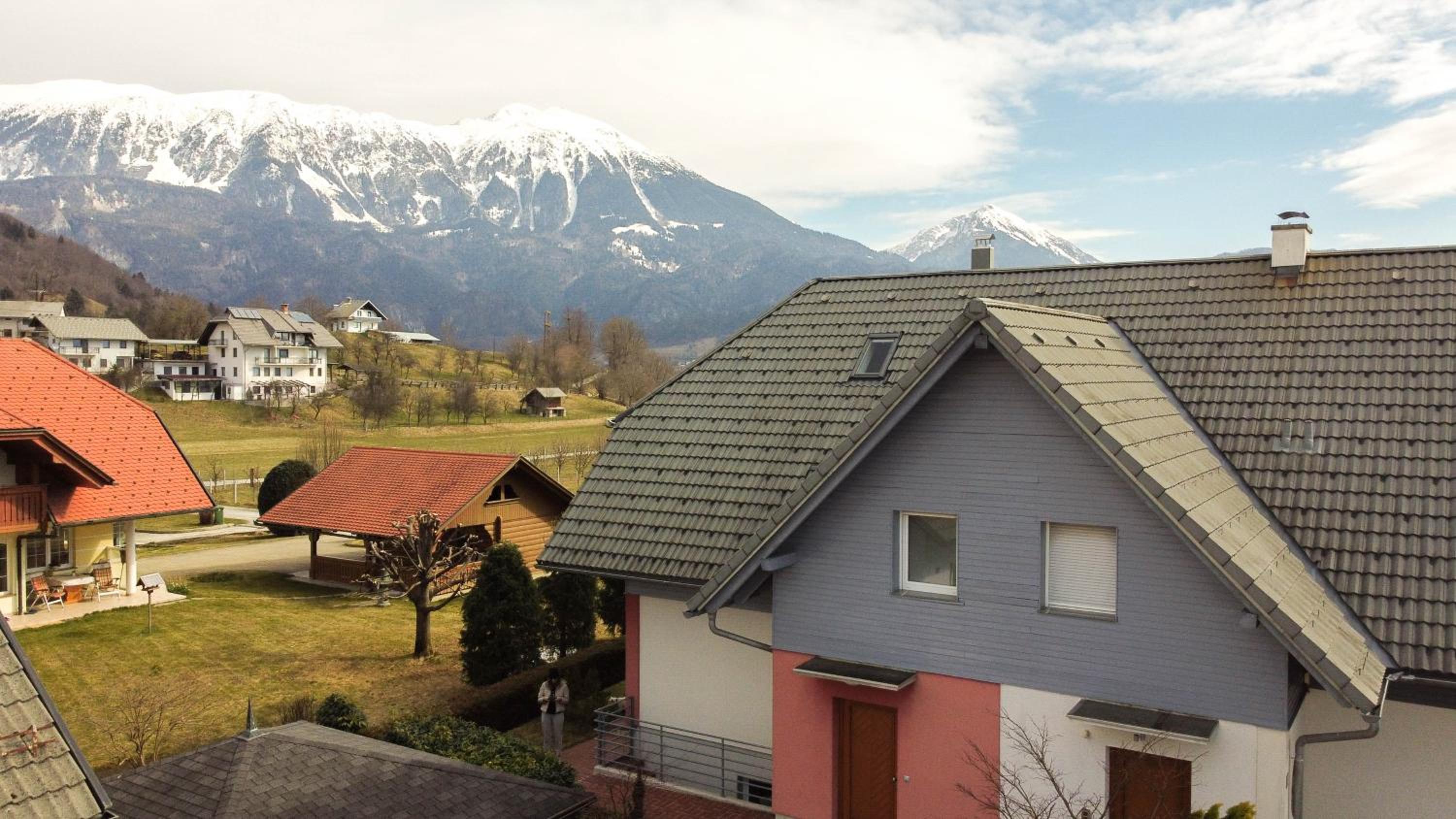 House Eden with Mountain Views view 2