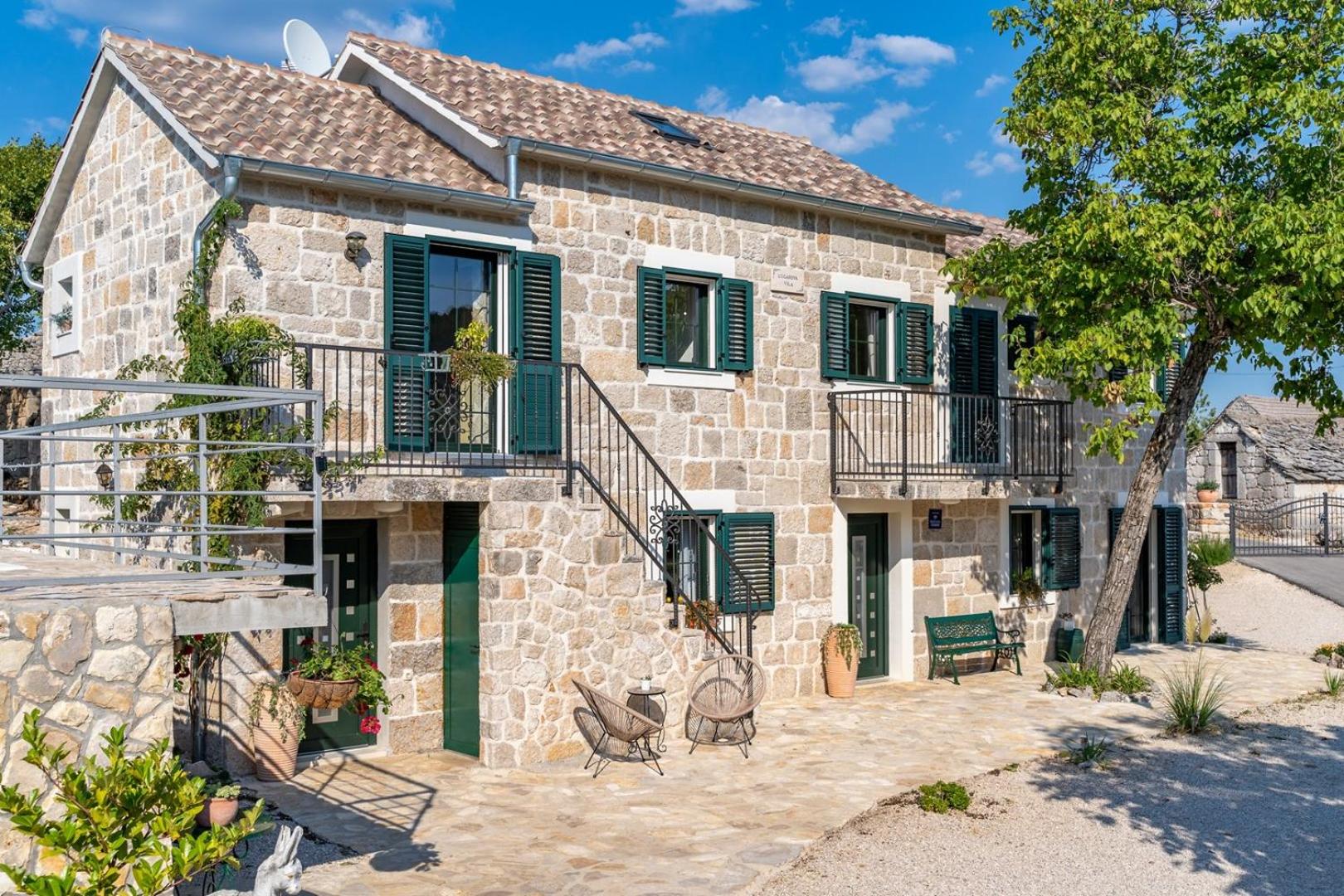 Villa Lugareva with 52 sqm private pool, 4 bedrooms, 4 bathrooms, summer kitchen, traditional environment, playground view 4
