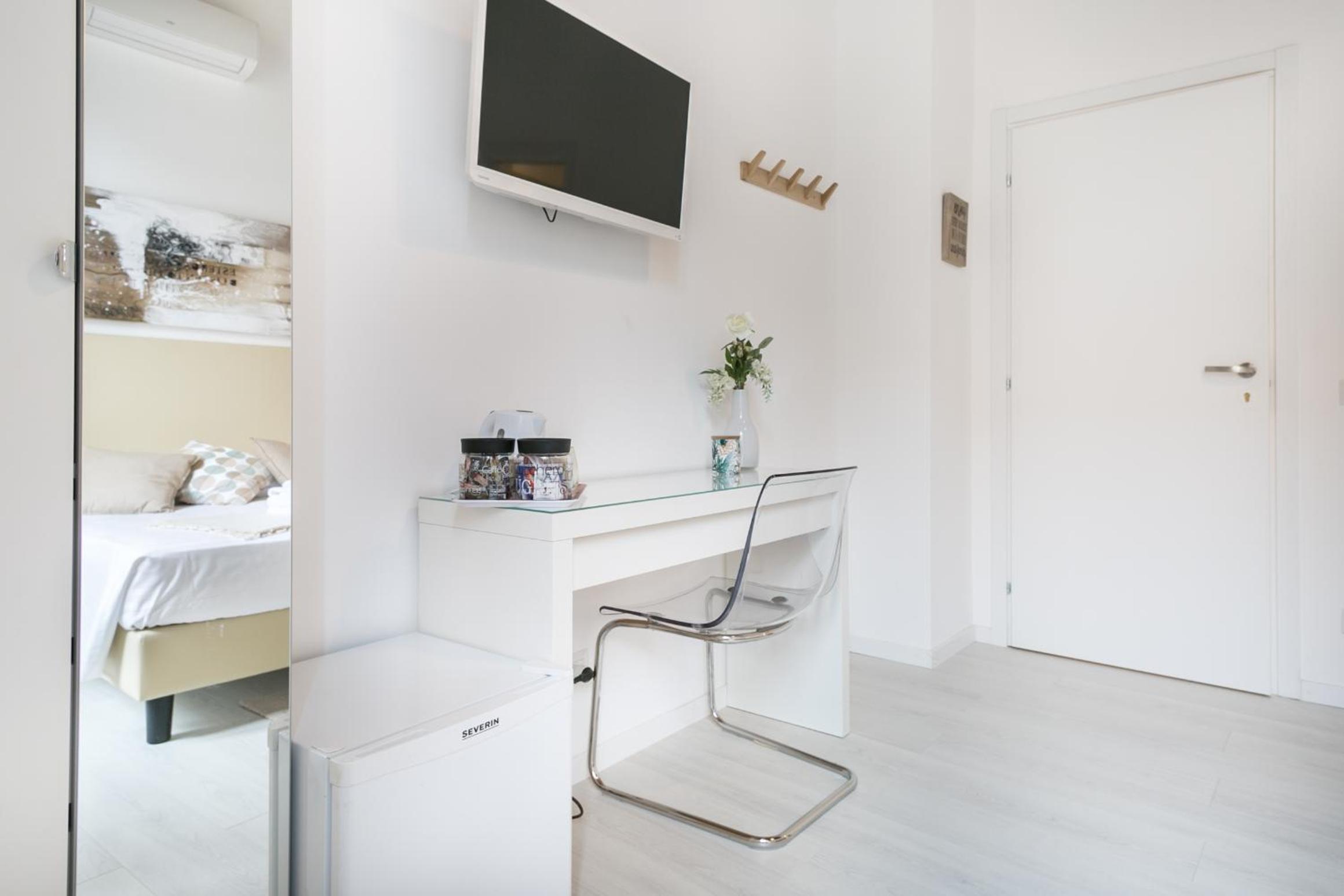 White Ostilia Apartments