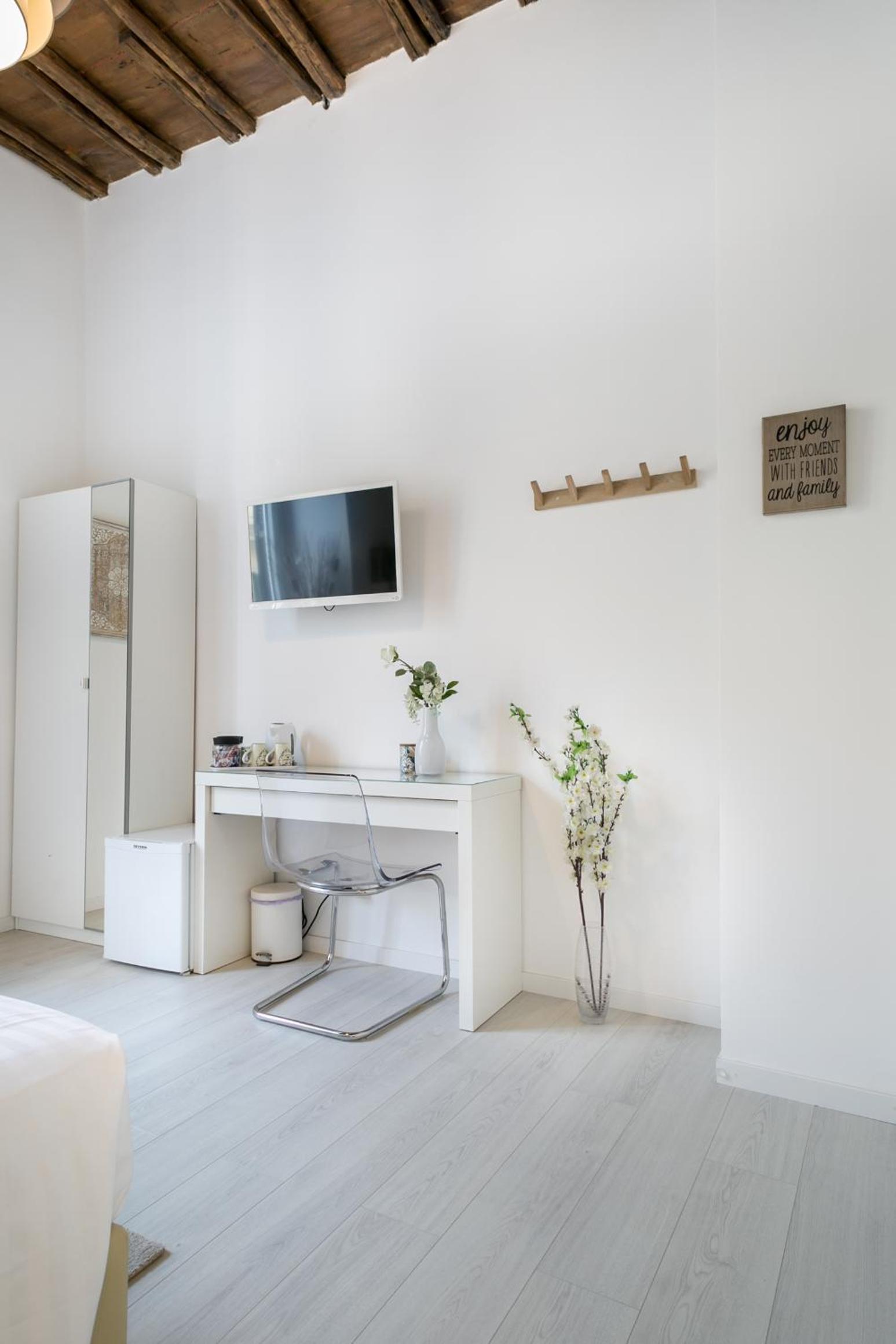 White Ostilia Apartments