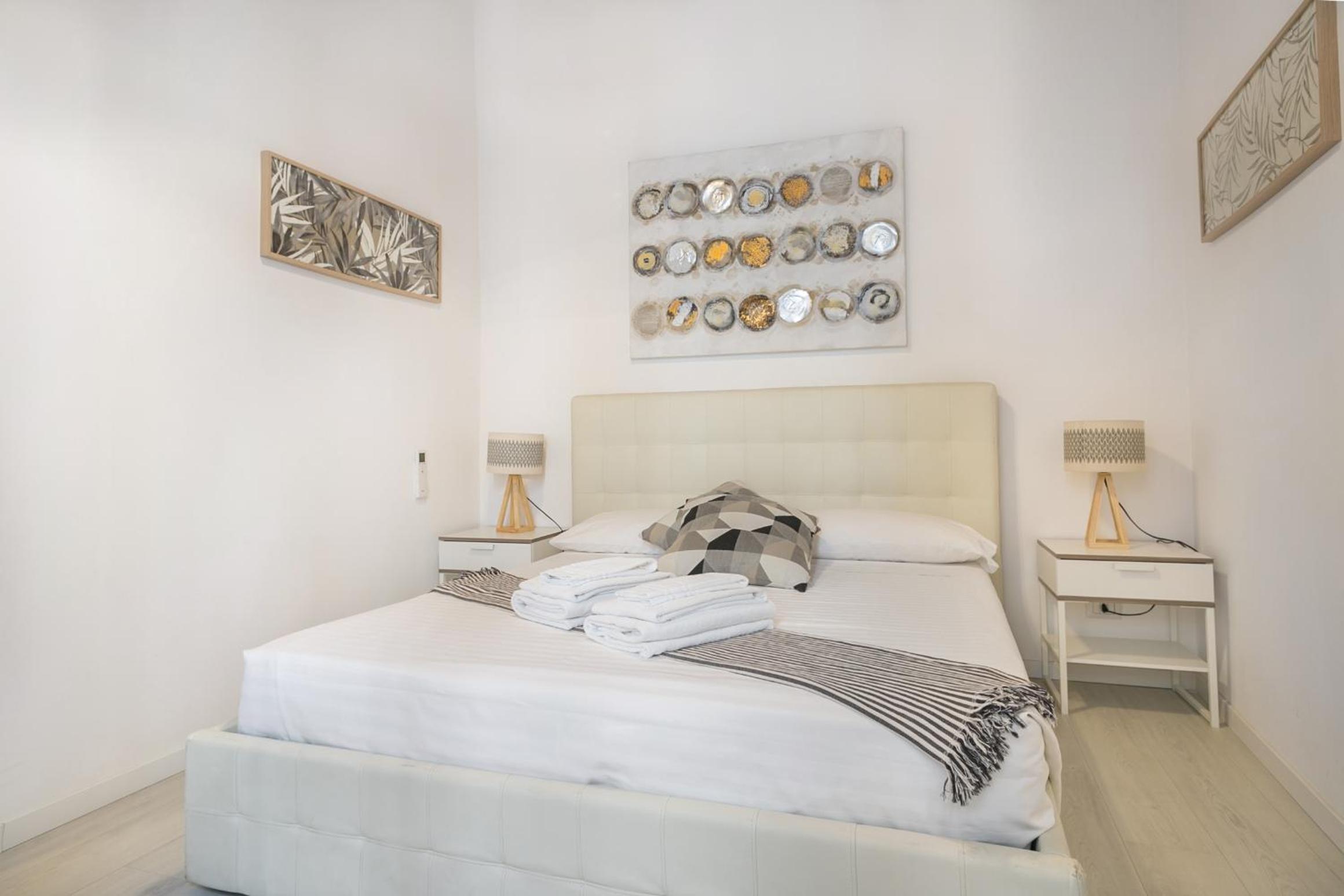 White Ostilia Apartments