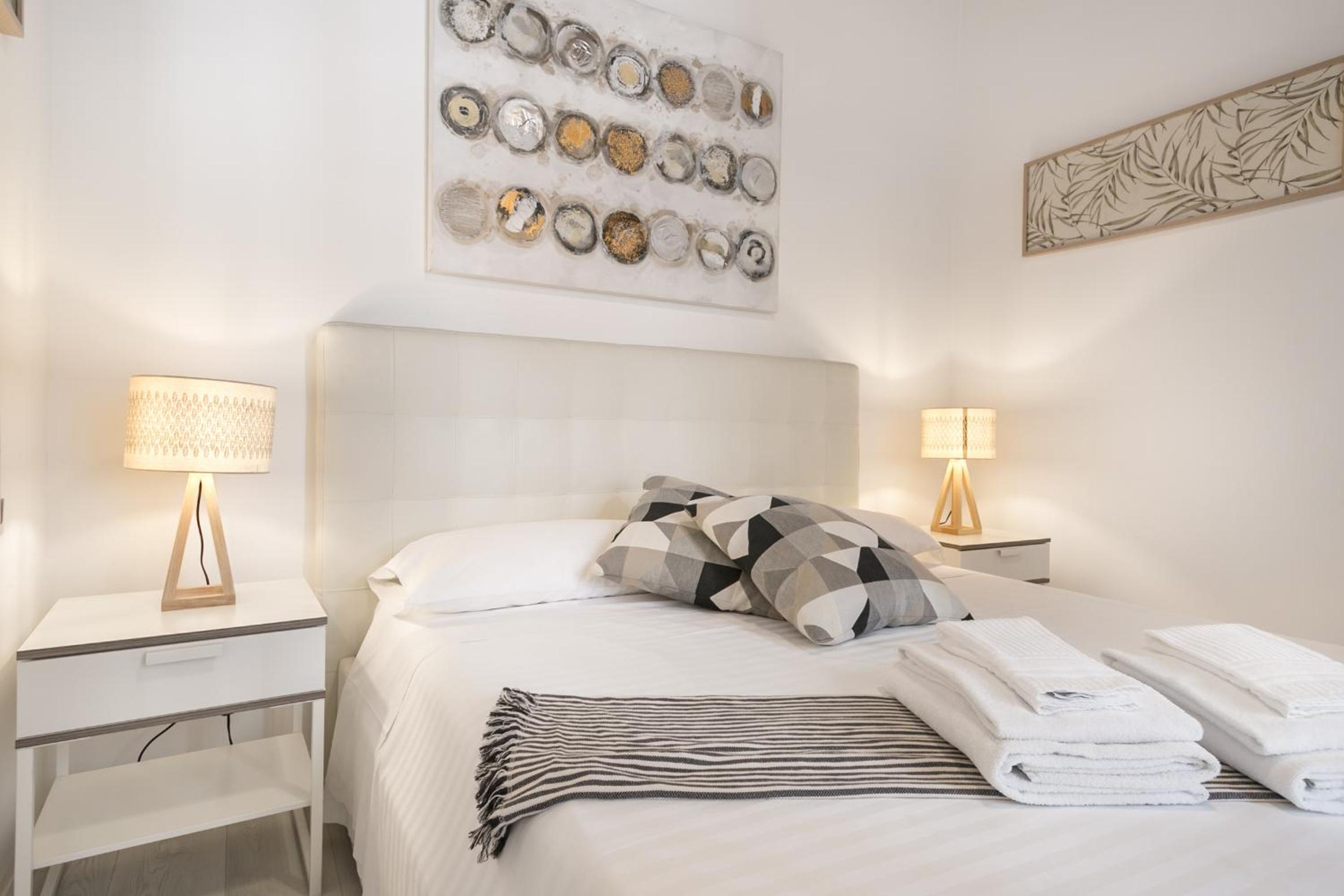White Ostilia Apartments