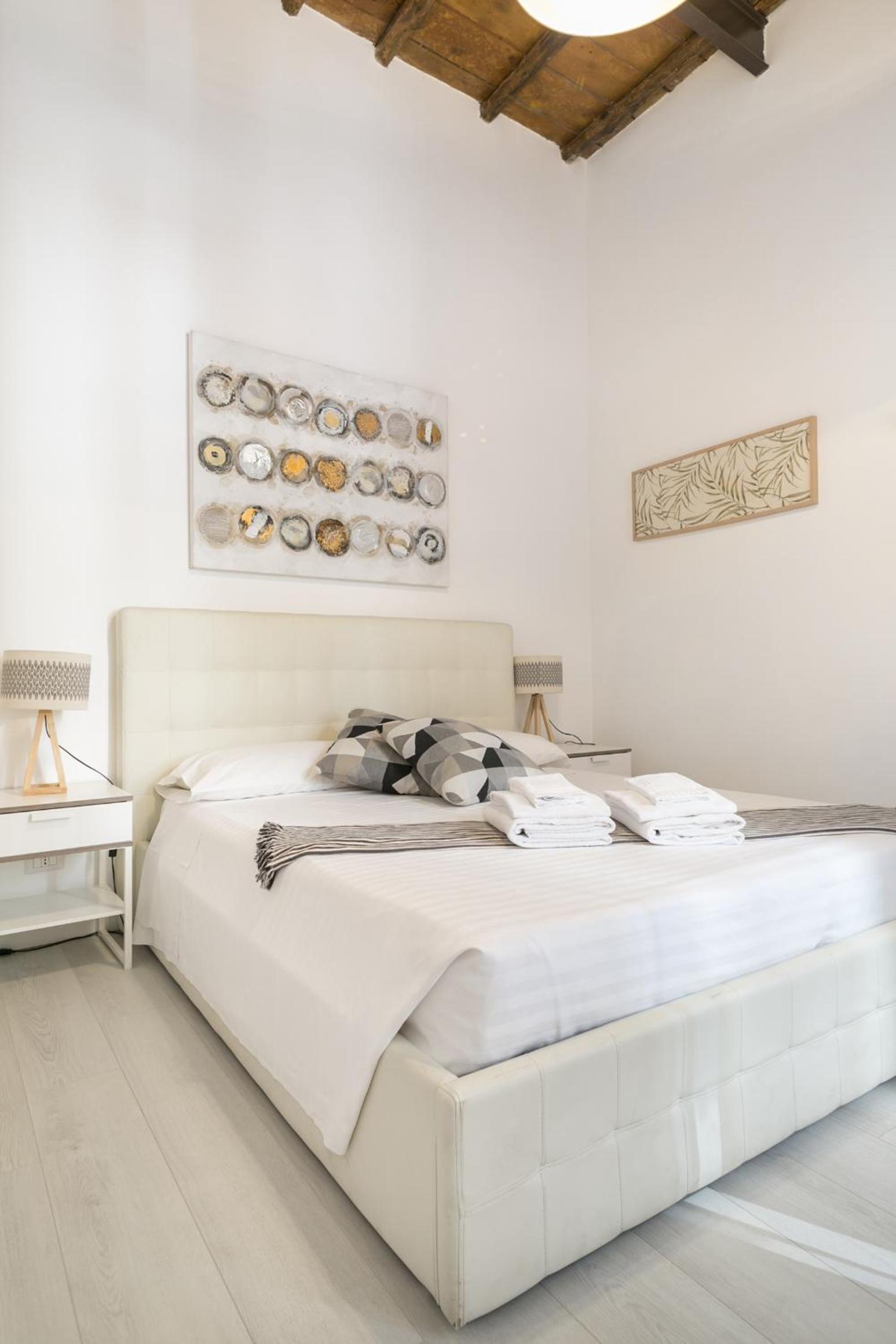 White Ostilia Apartments