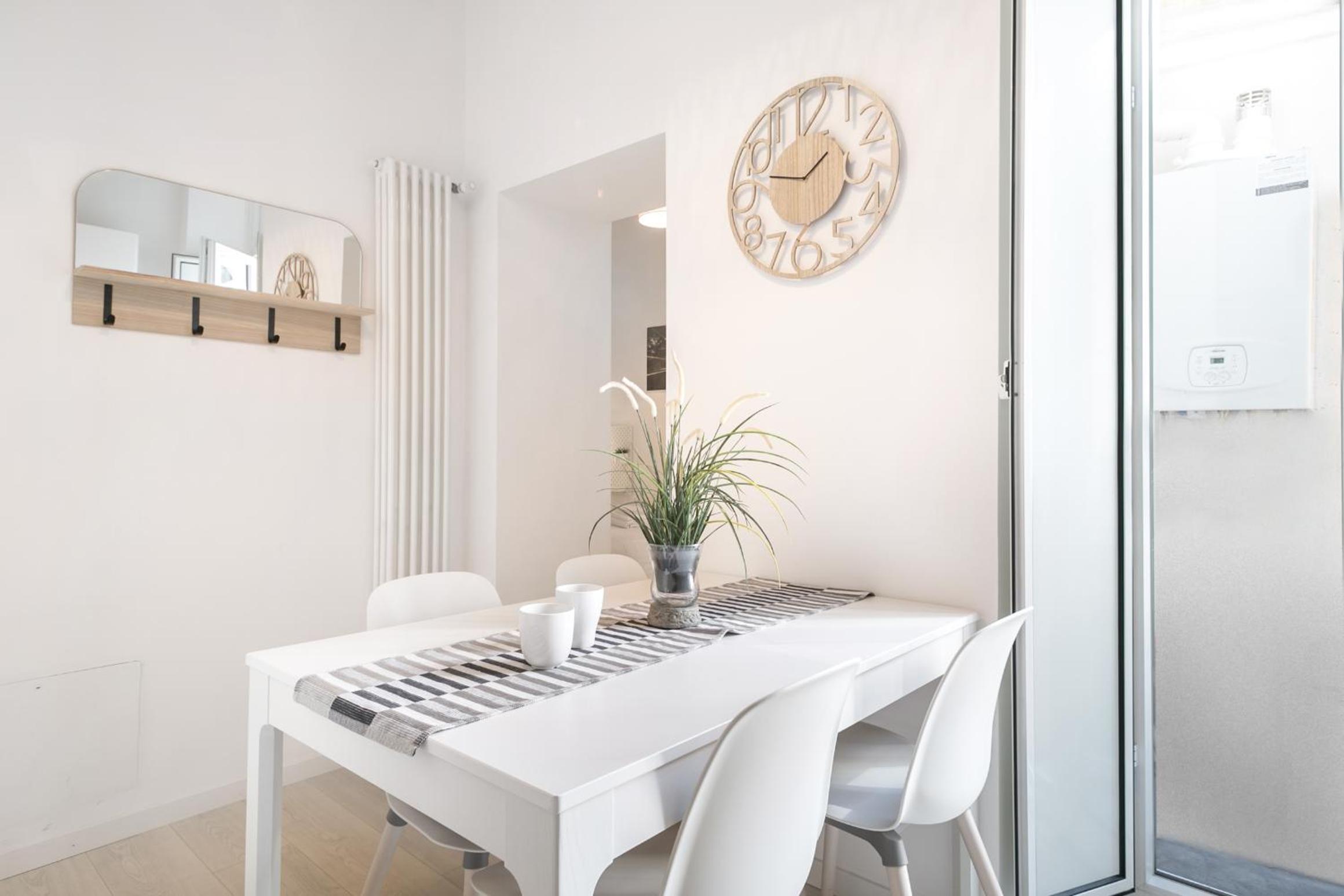 White Ostilia Apartments
