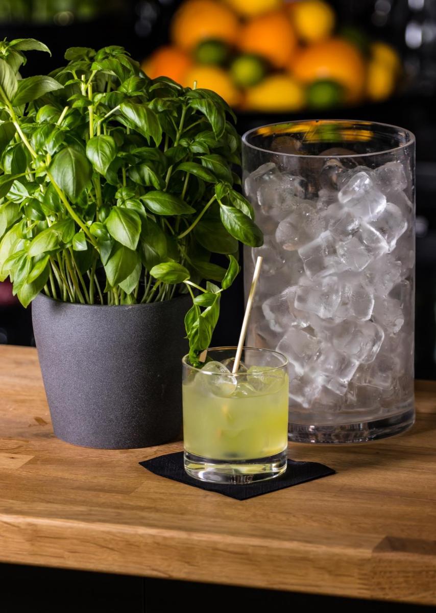bar
