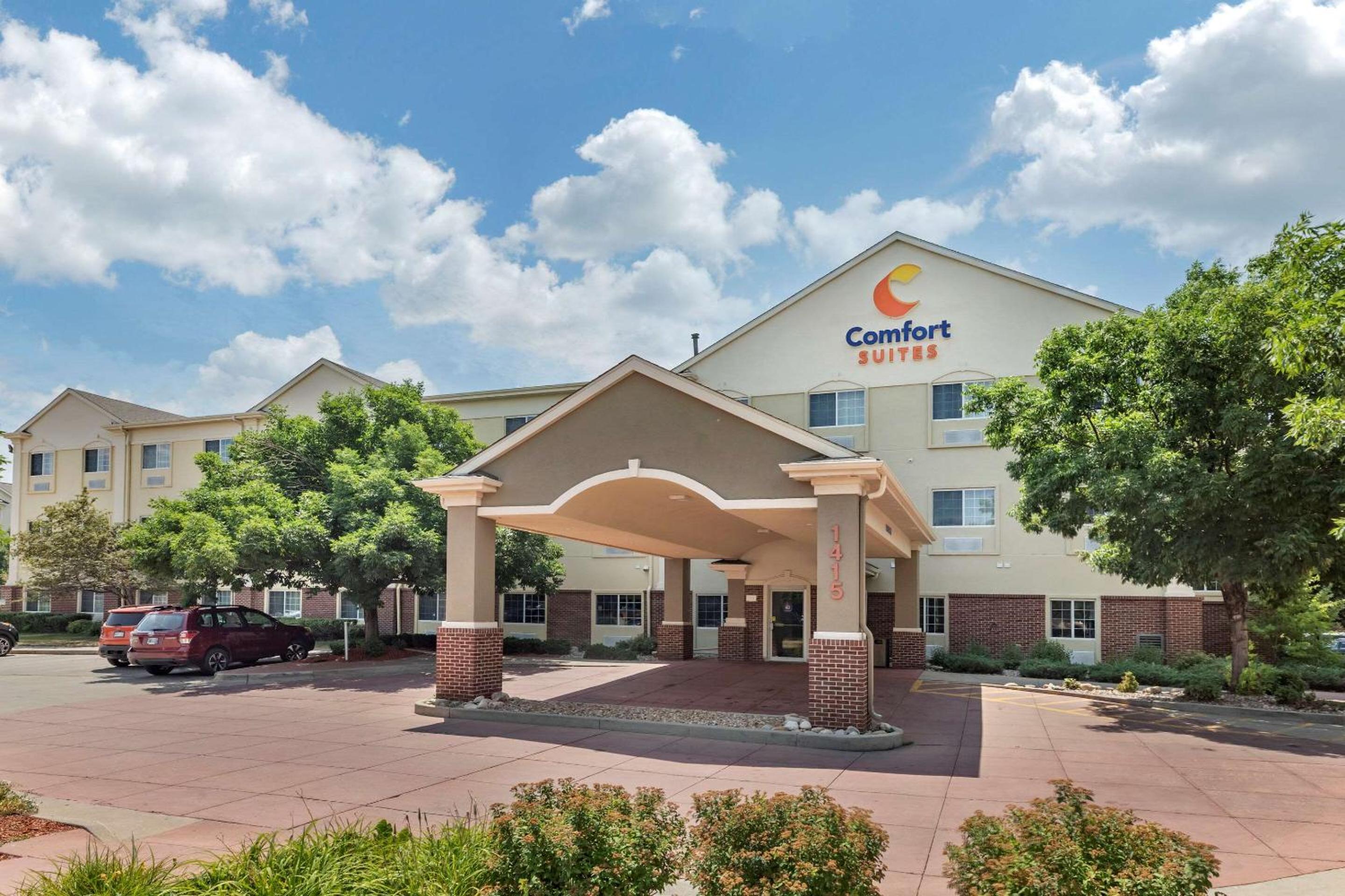 Hotel Comfort Suites Fort Collins Near University - Image 1