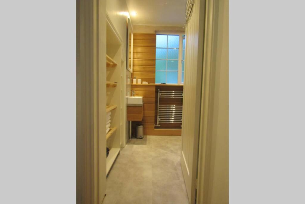 Lovely Spacious Cottage Near The Coast view 5