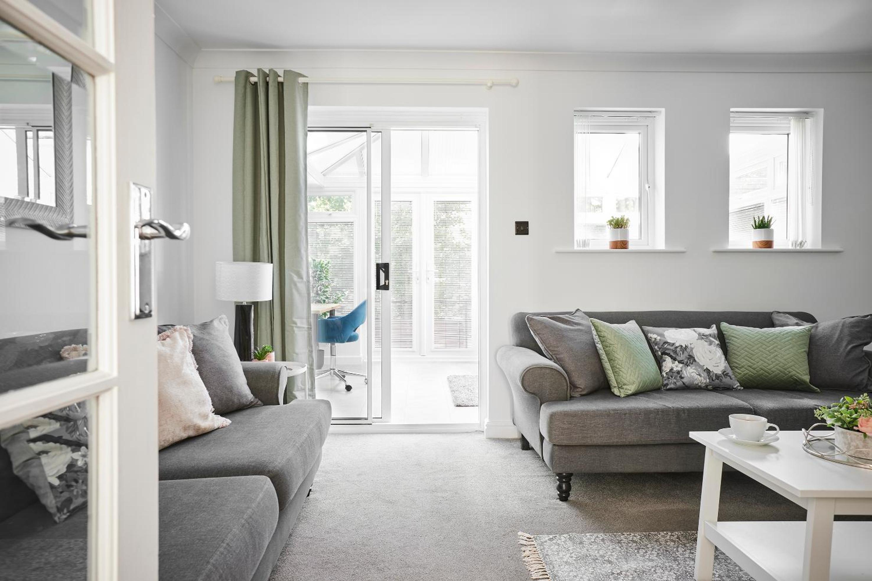 Links to M62 - 3 bedroom property view 4