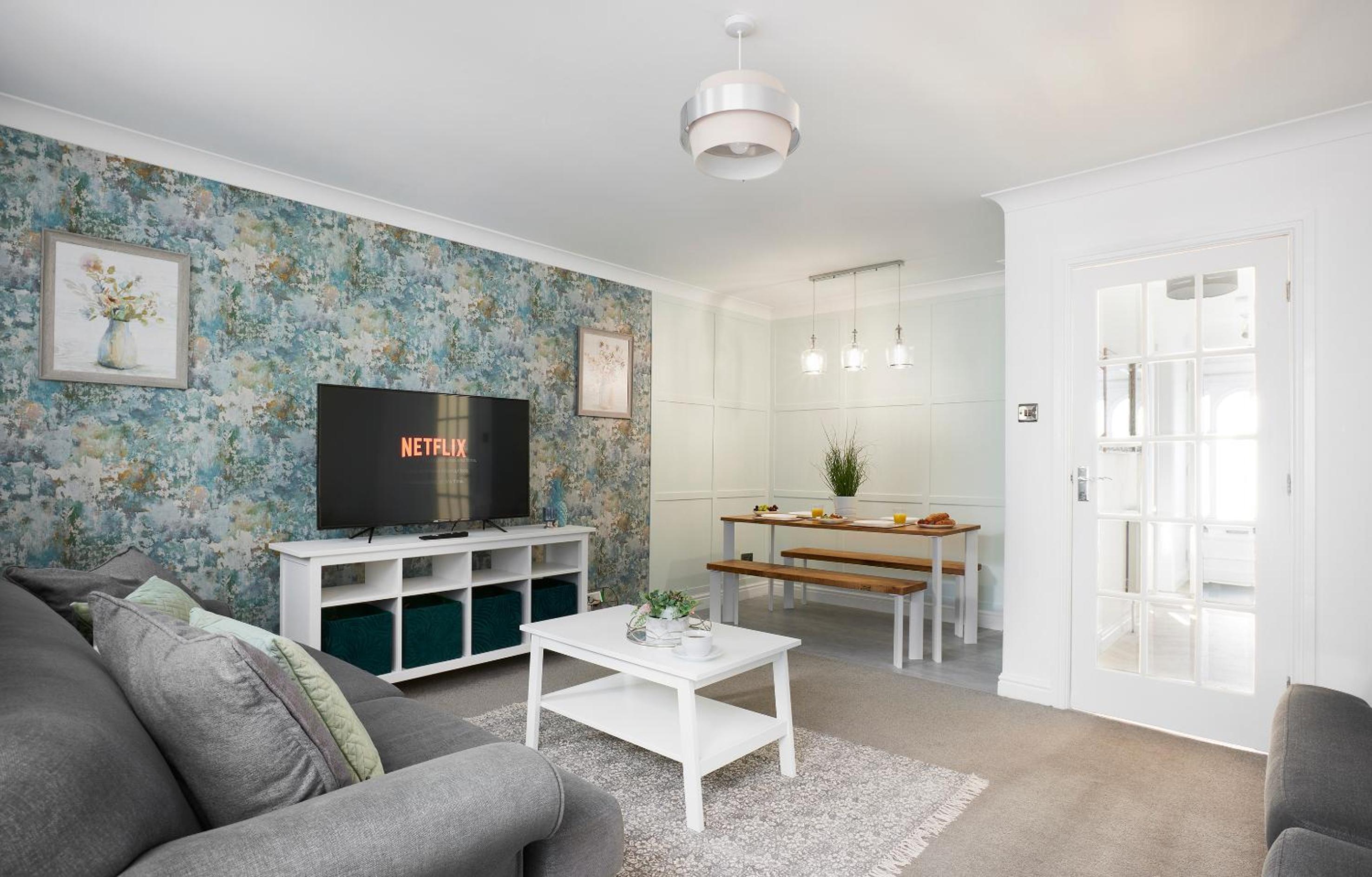 Links to M62 - 3 bedroom property view 5