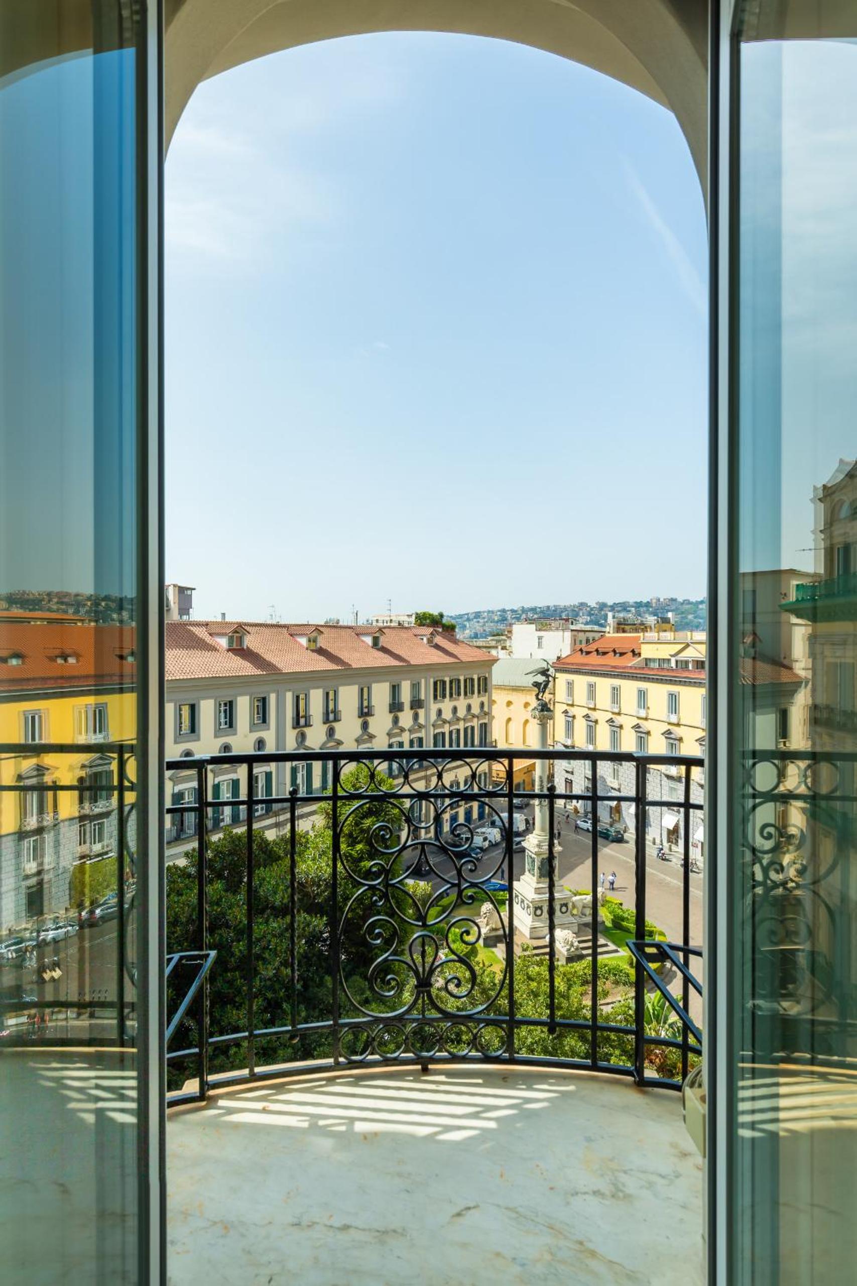 Elegante appartamento a Piazza dei Martiri by Wonderful Italy