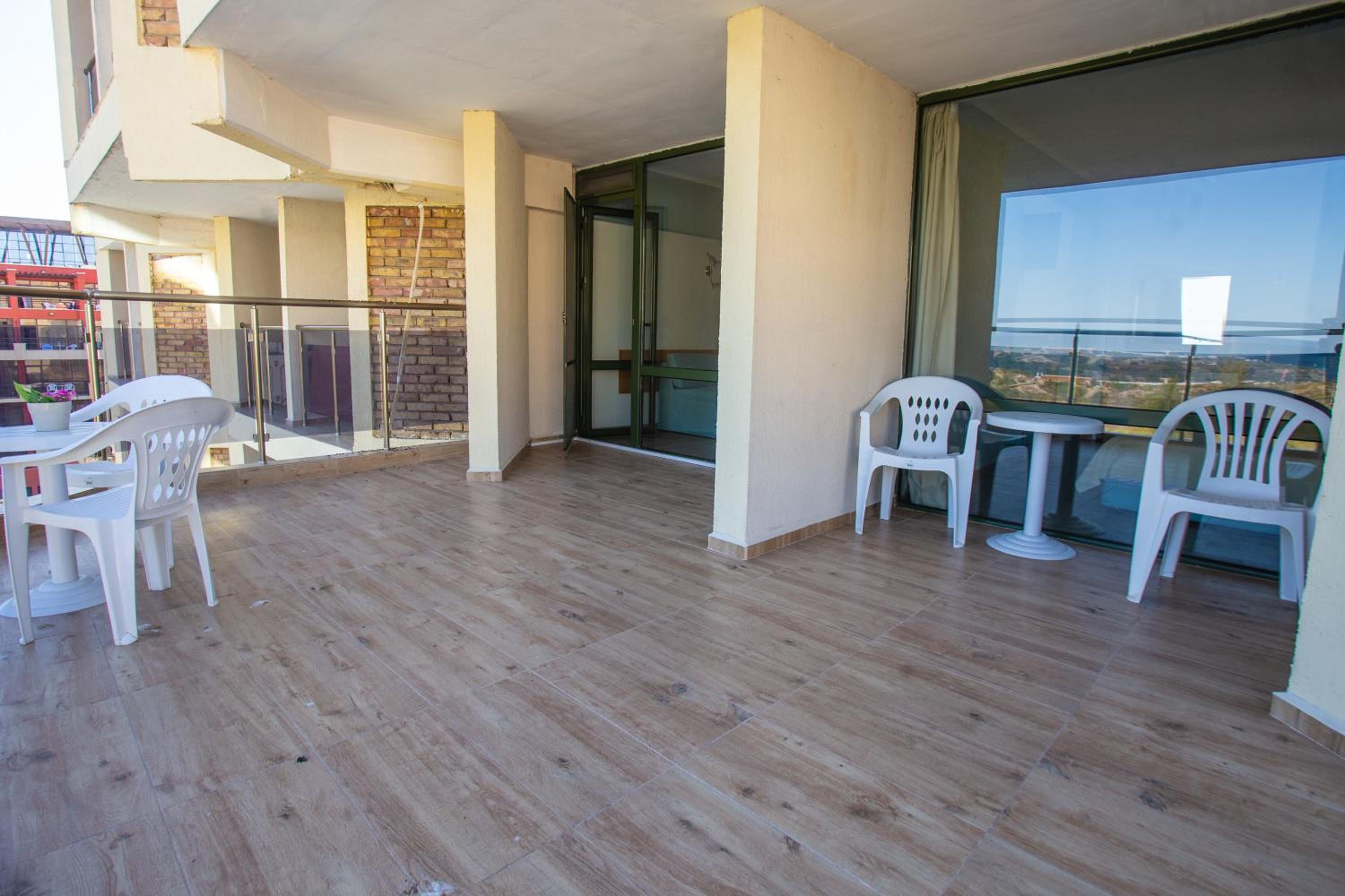 balcony