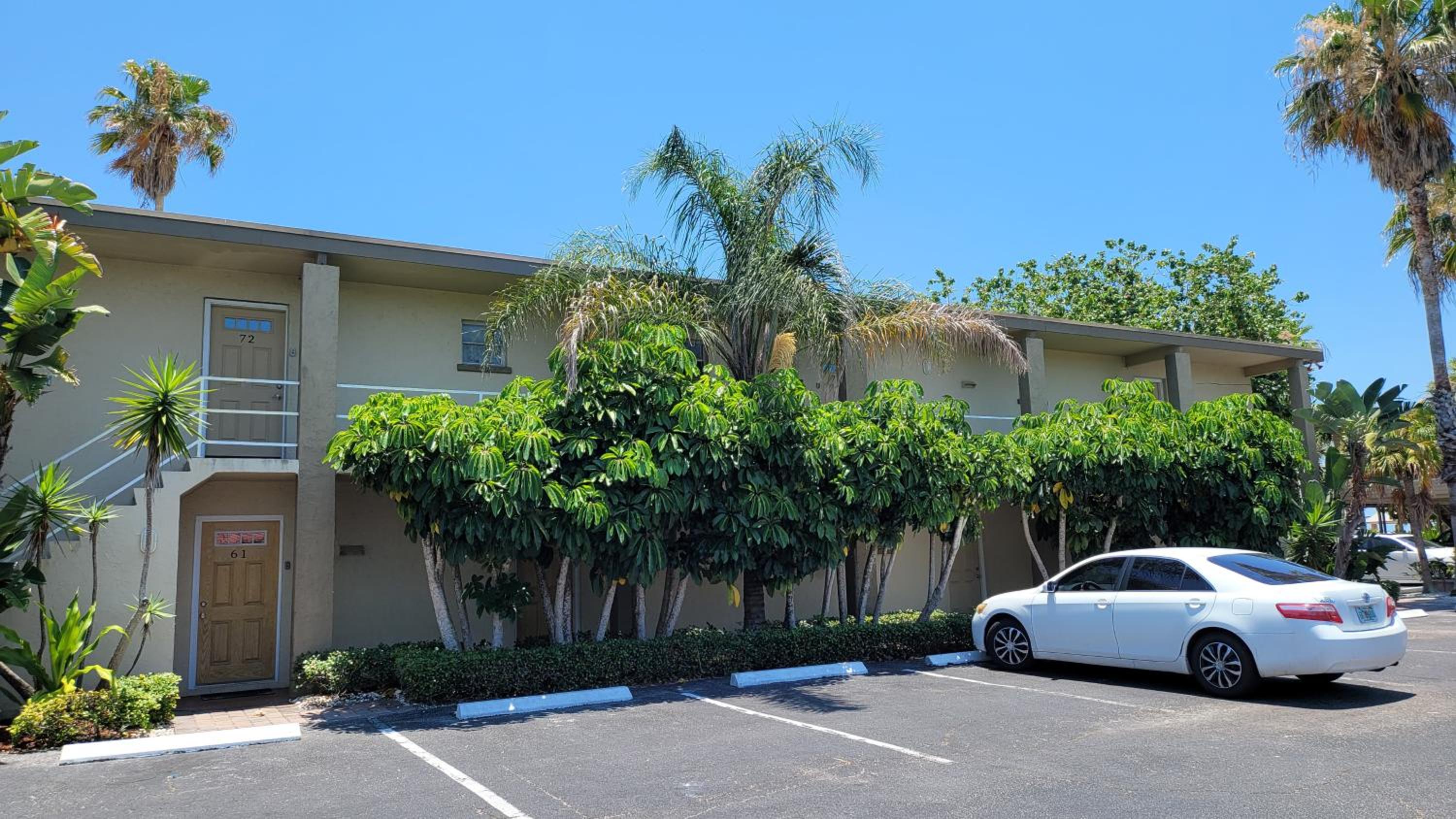 Beach Front One Bedroom Condo Paradise. Ground Floor.