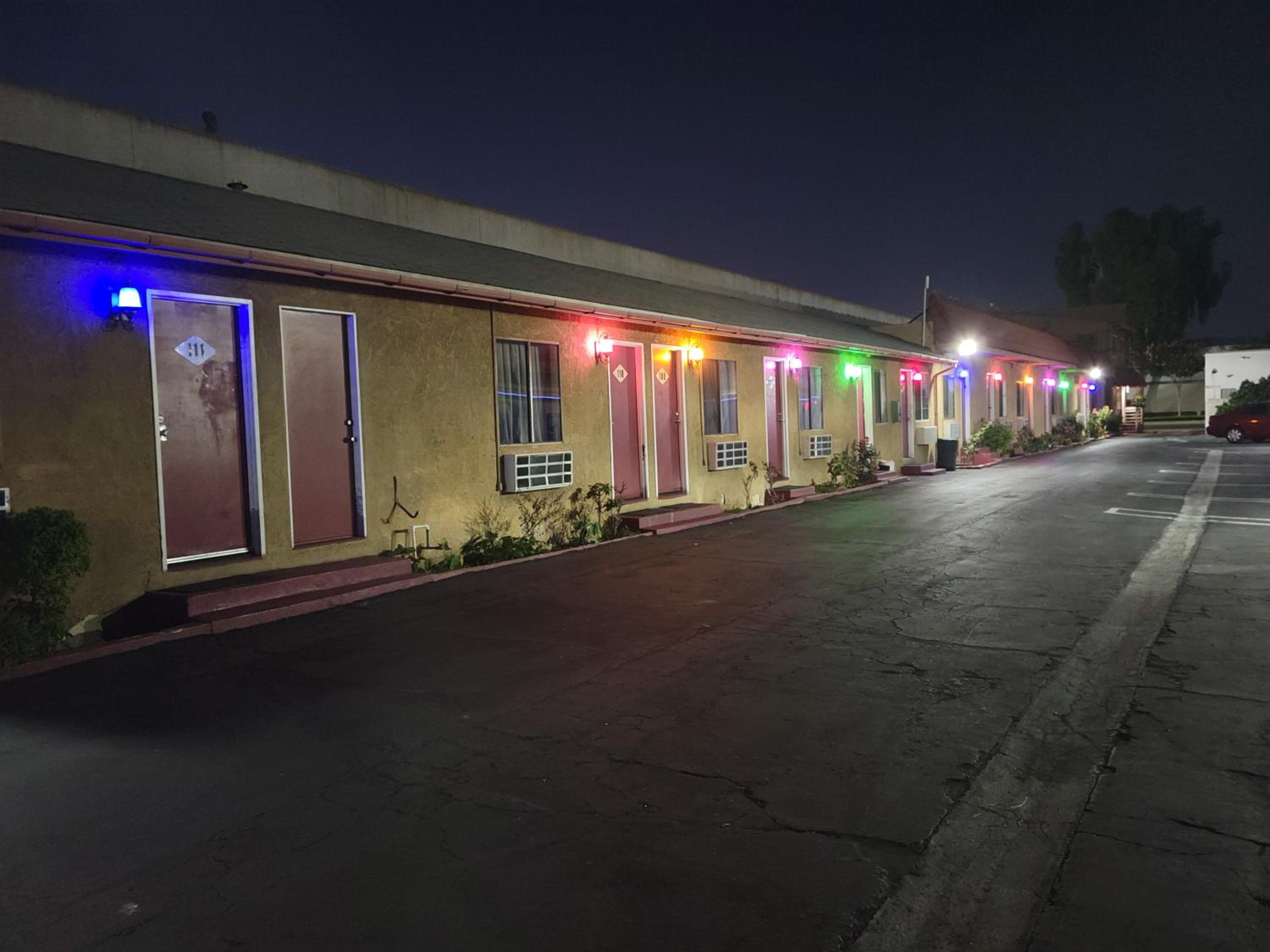 Deluxe Motel, Los Angeles Area view 2