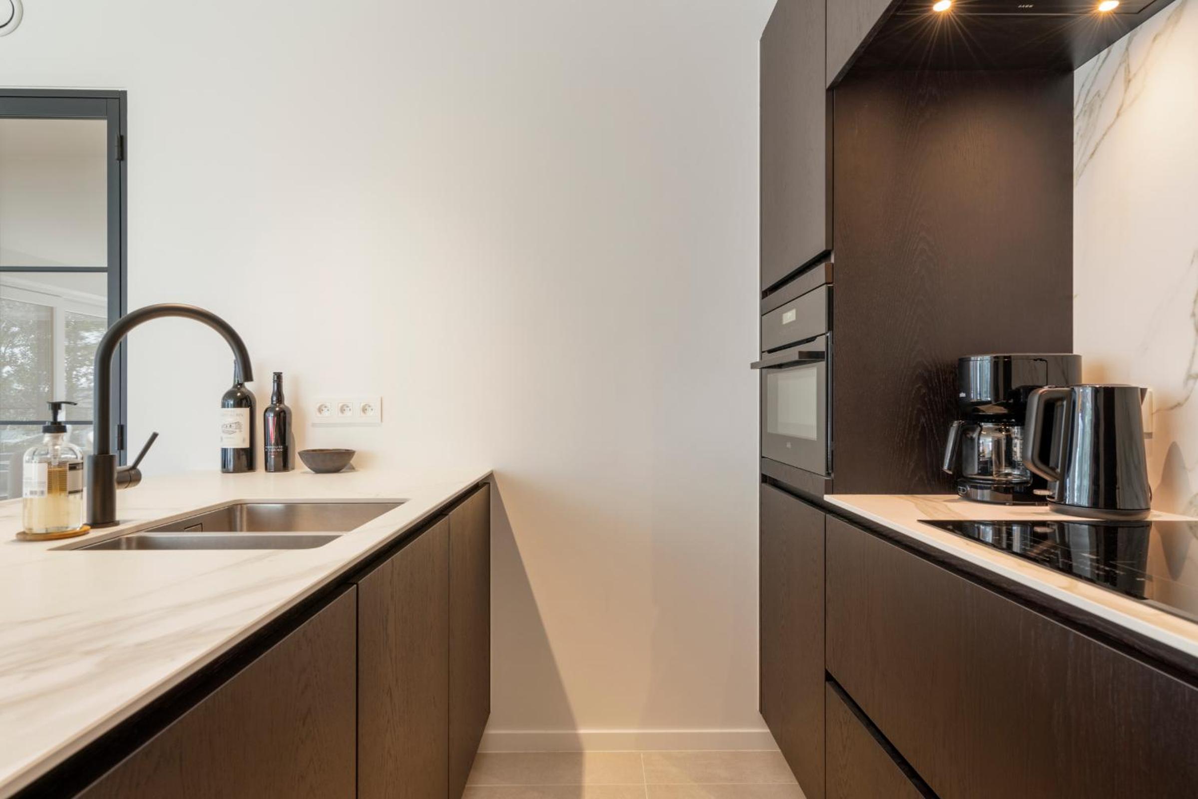 The Waves-Luxurious 3bedroom app w big terrace & garage view 4