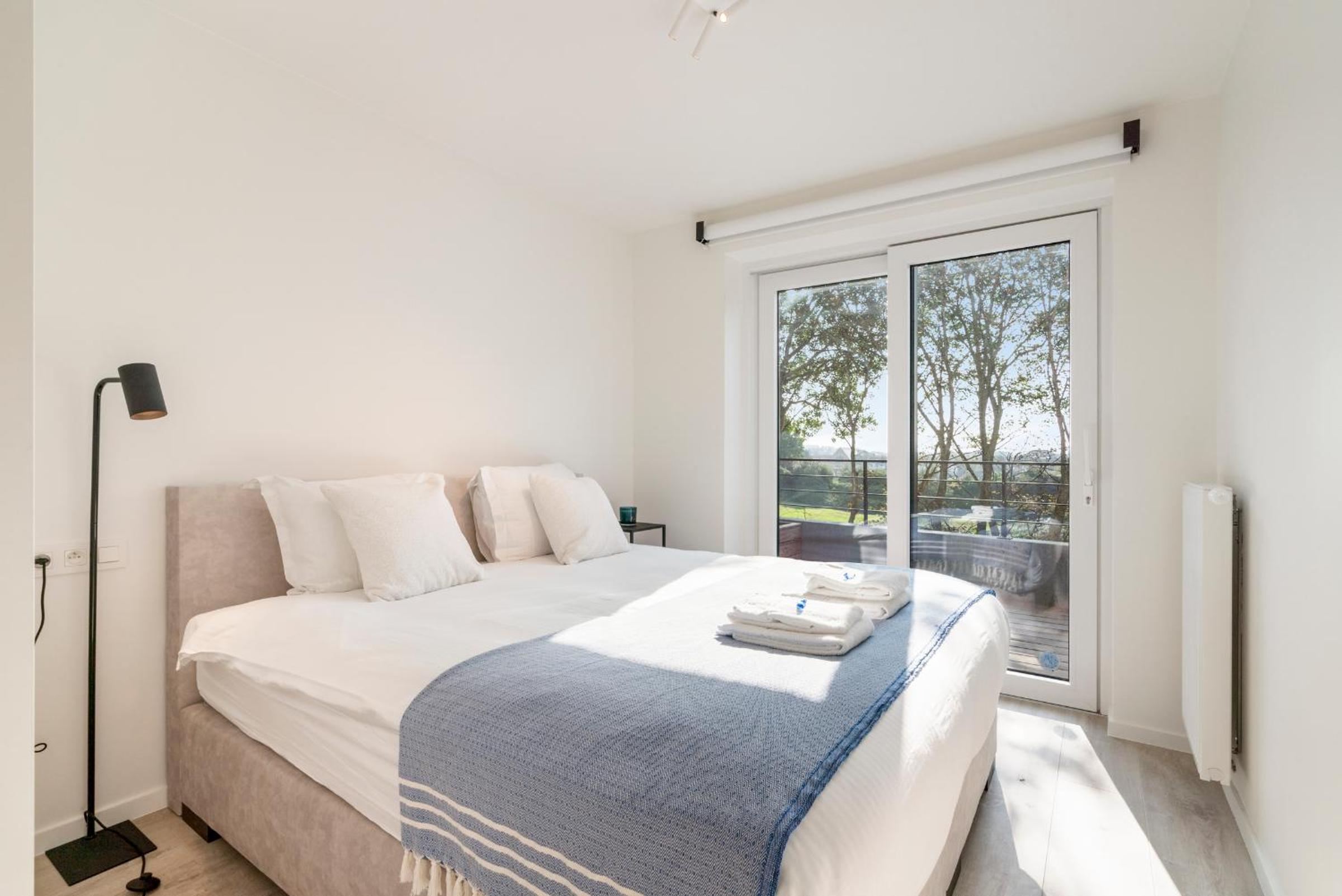 The Waves-Luxurious 3bedroom app w big terrace & garage view 5