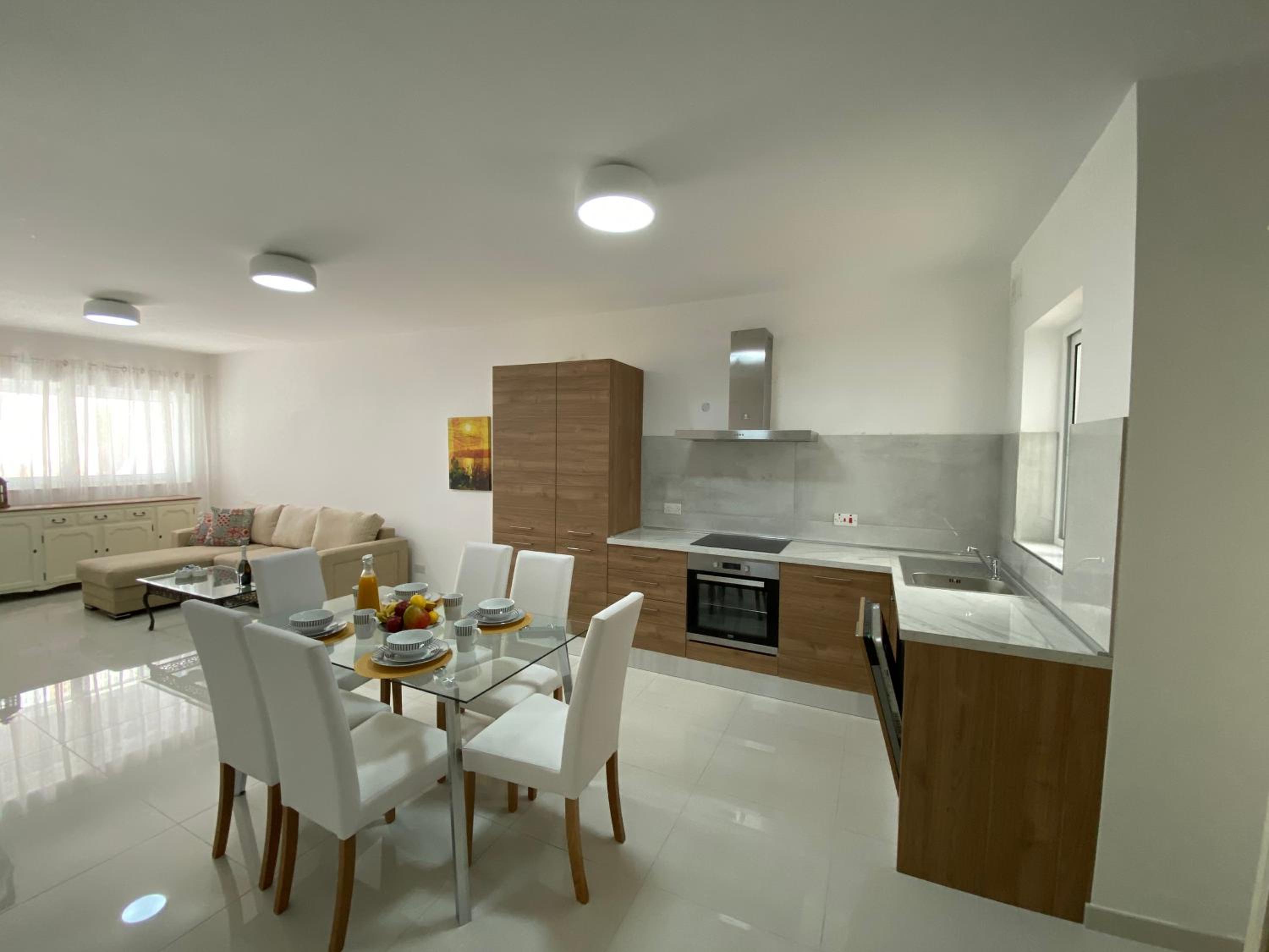 Hotel Sunshine Apartments Mellieha - modern three bedroom ground floor apartment with yard - Image 1