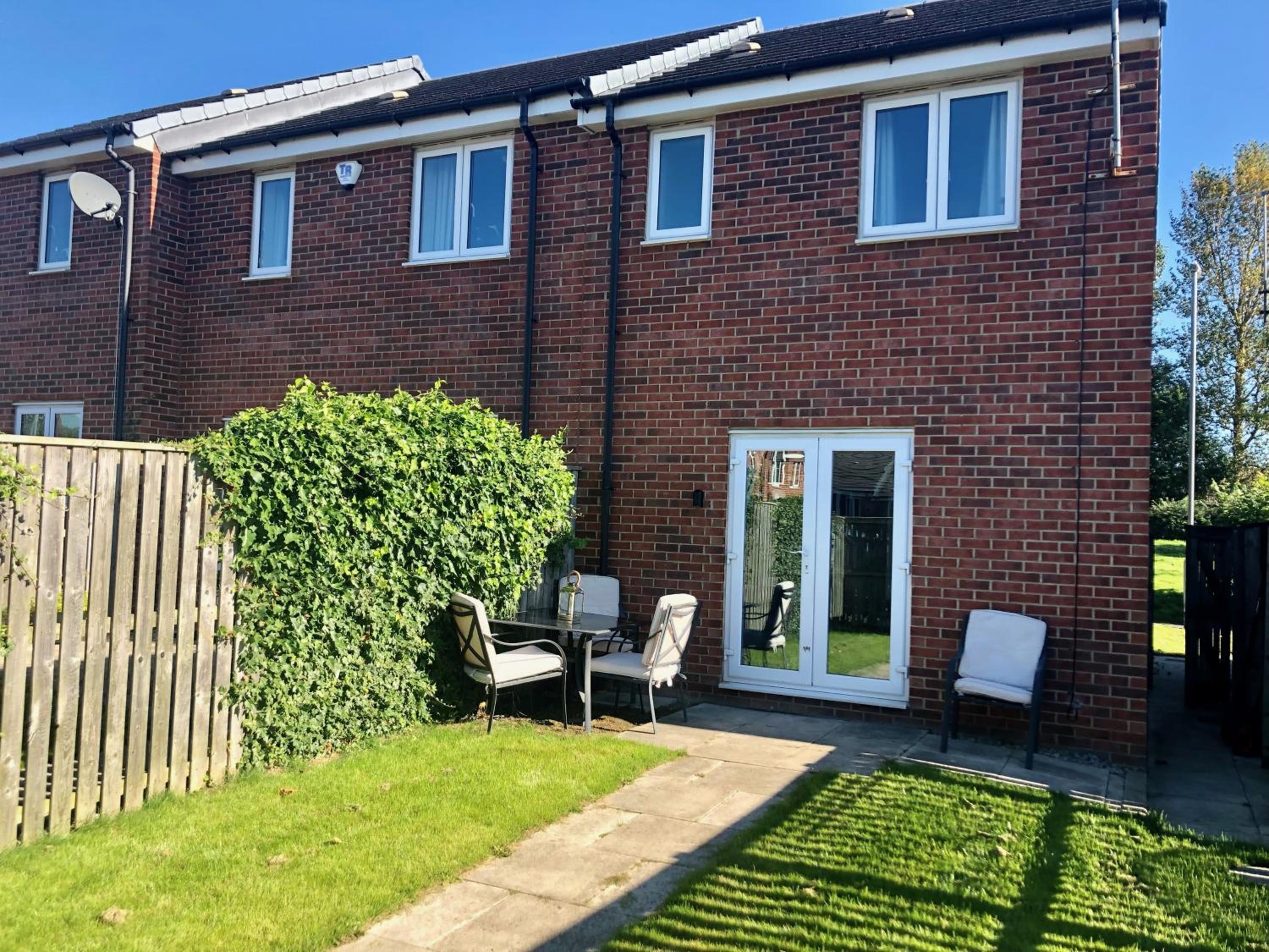 Brockwell - 2 Bed Modern Home, Near City Centre view 2
