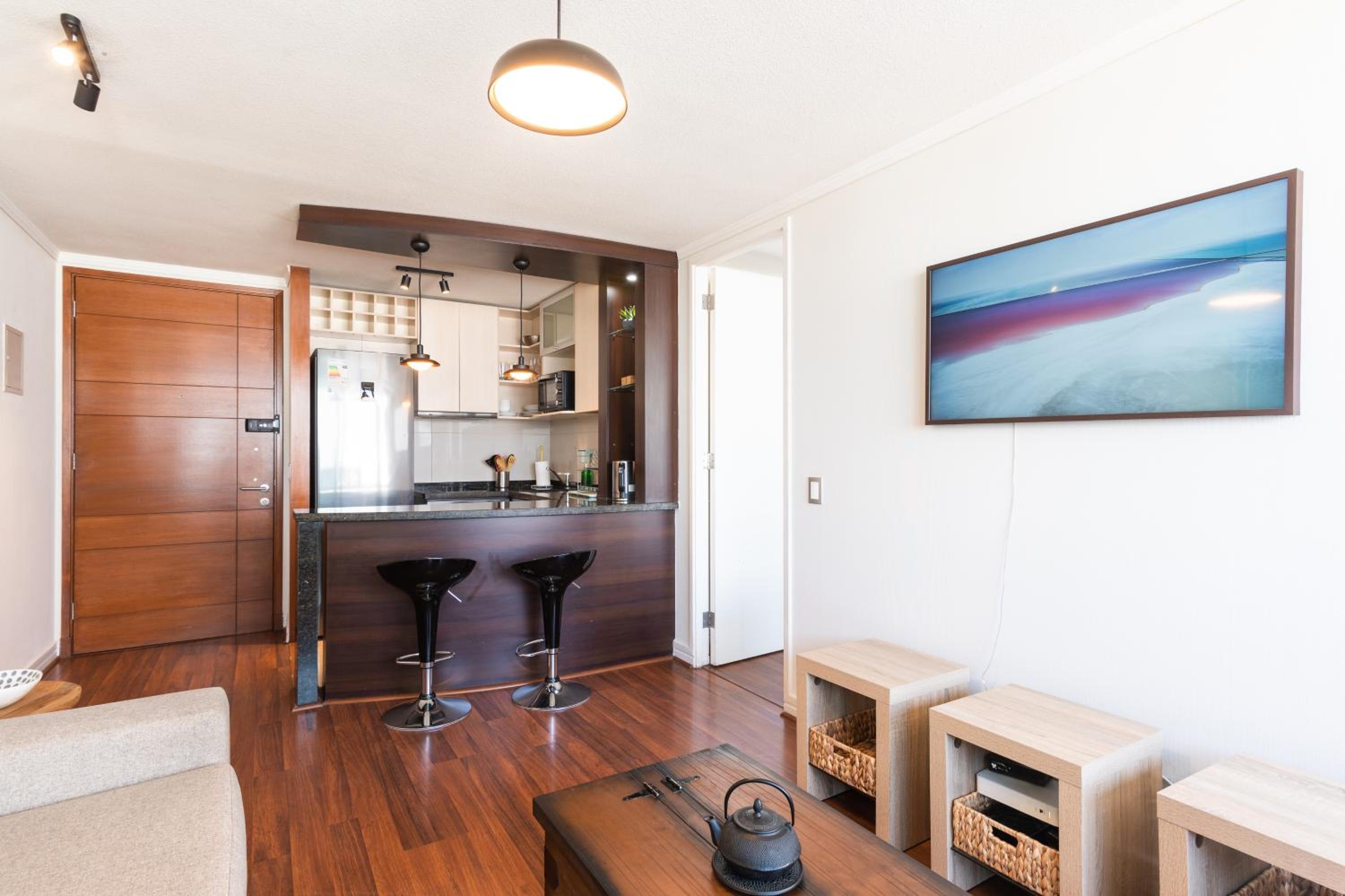 Kennedy Retreat 1BR With Parking Smart TV Pool & Gym