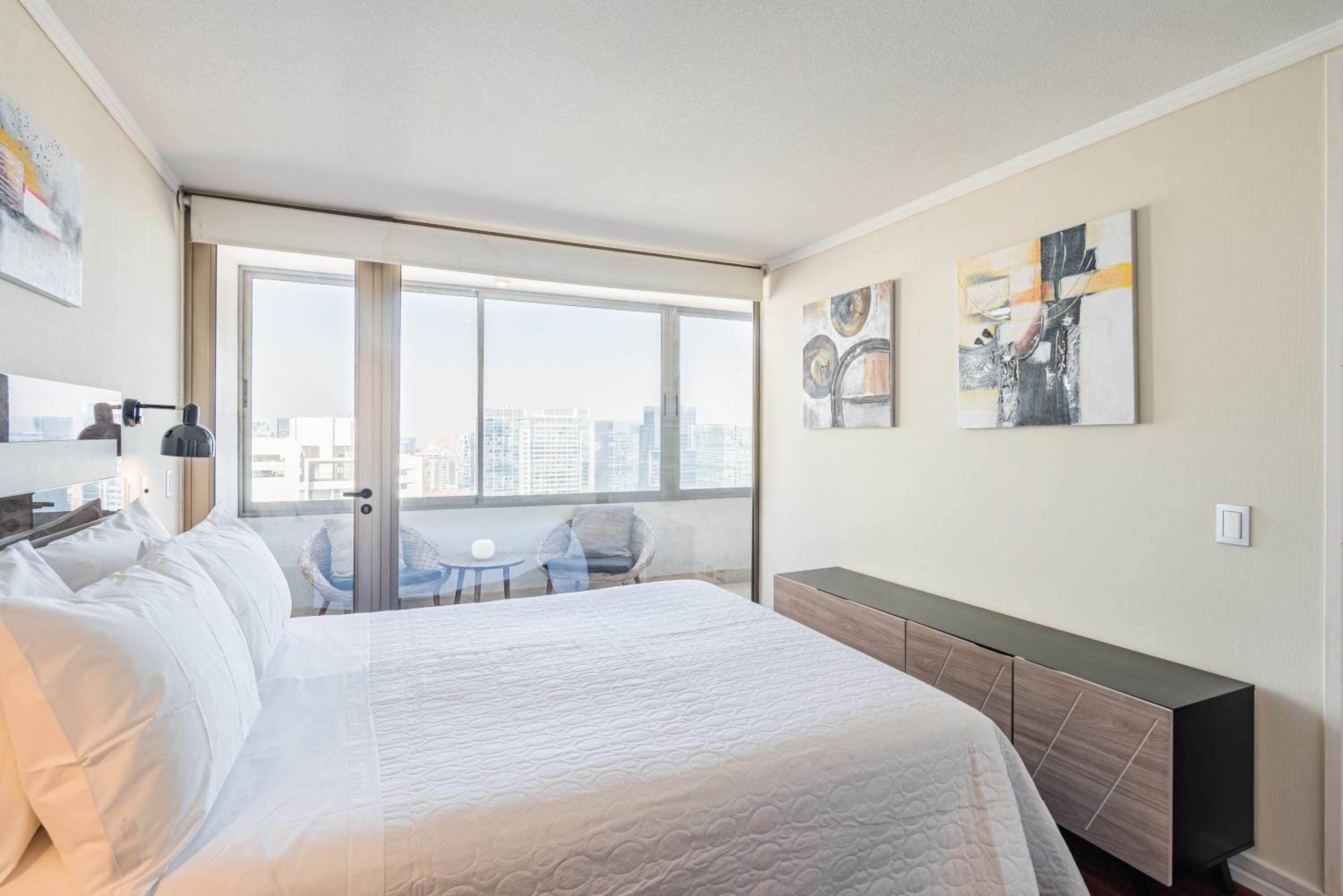 Kennedy Retreat 1BR With Parking Smart TV Pool & Gym