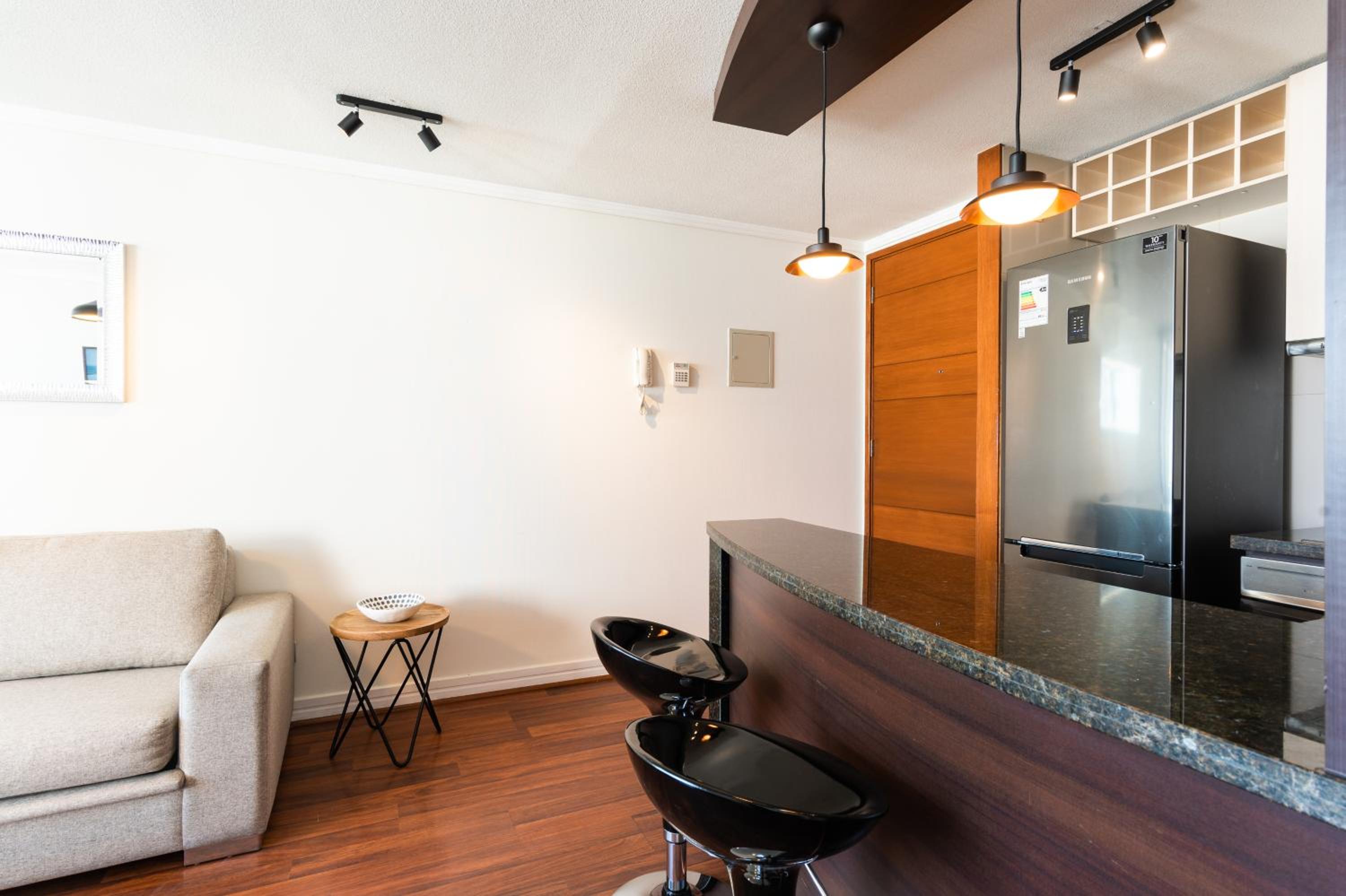 Kennedy Retreat 1BR With Parking Smart TV Pool & Gym