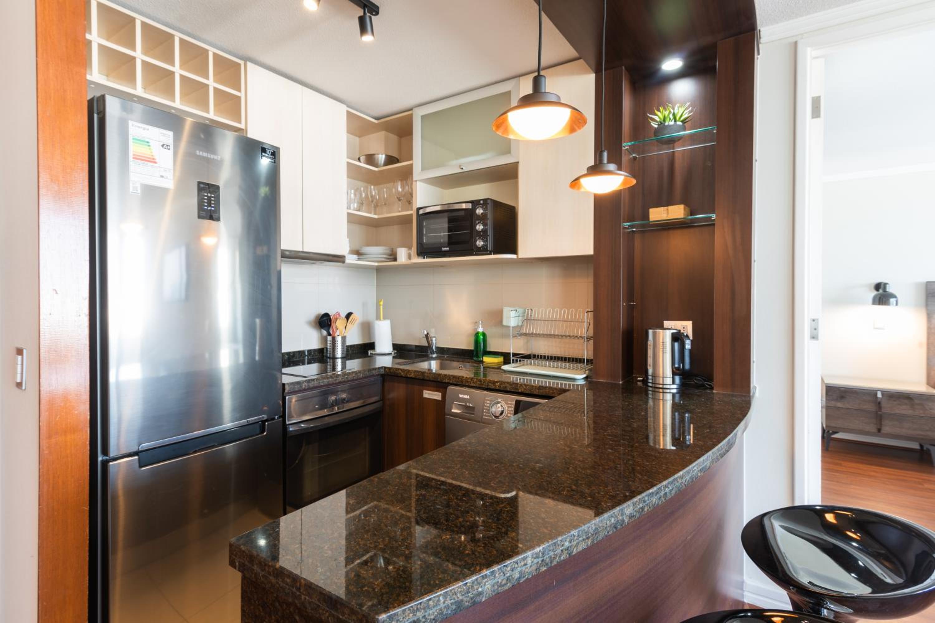 Kennedy Retreat 1BR With Parking Smart TV Pool & Gym