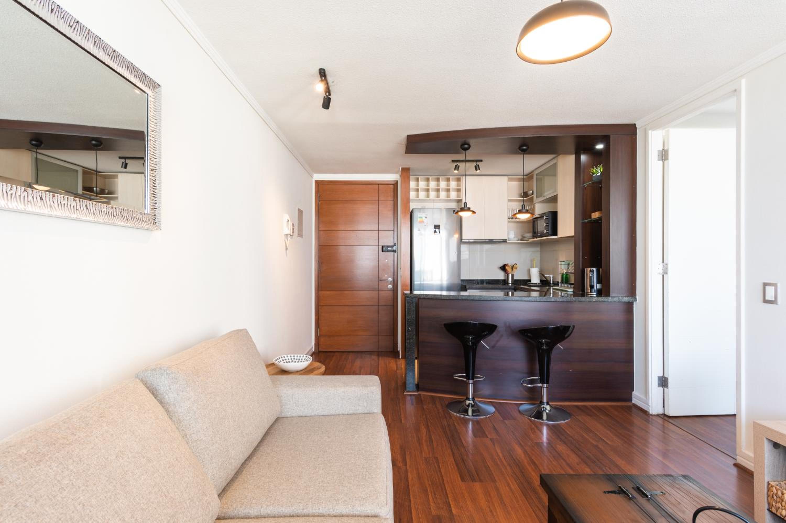 Kennedy Retreat 1BR With Parking Smart TV Pool & Gym
