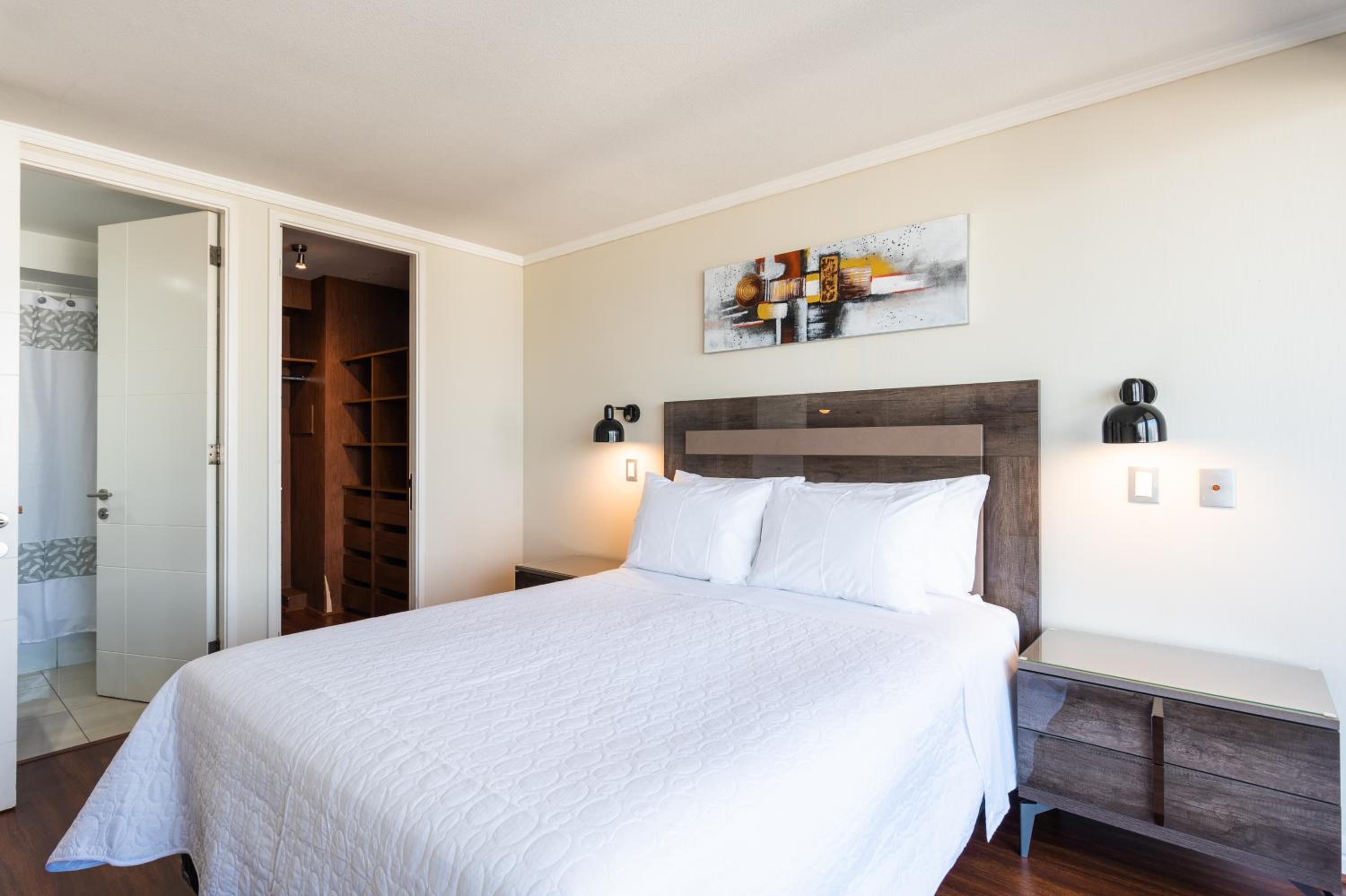 Kennedy Retreat 1BR With Parking Smart TV Pool & Gym