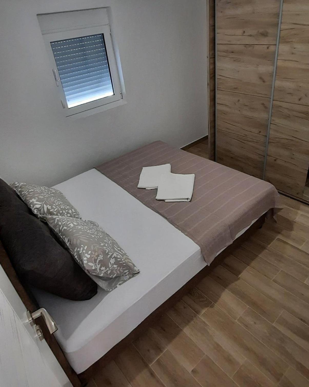 Photo 33