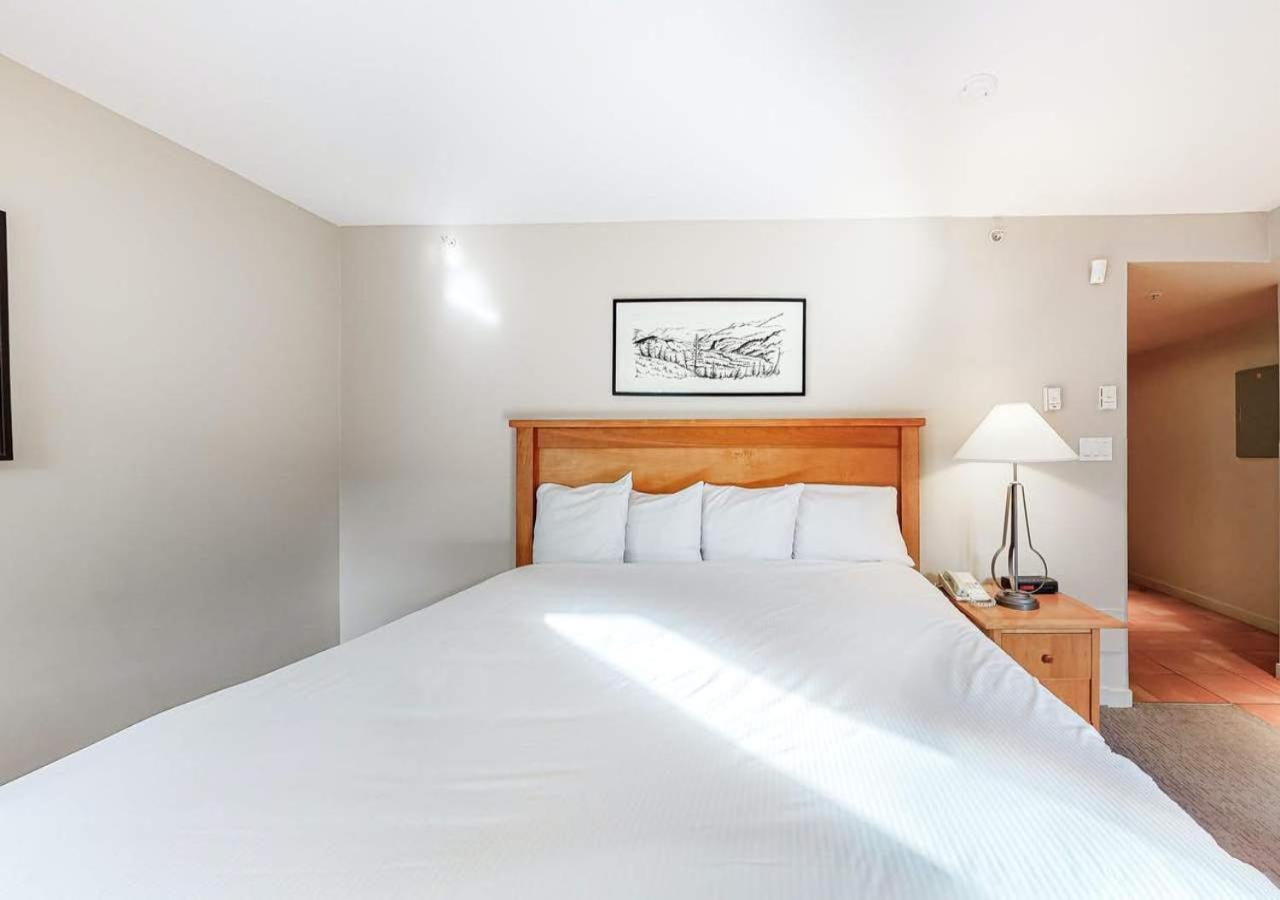 Whistler Peak Lodge by TS