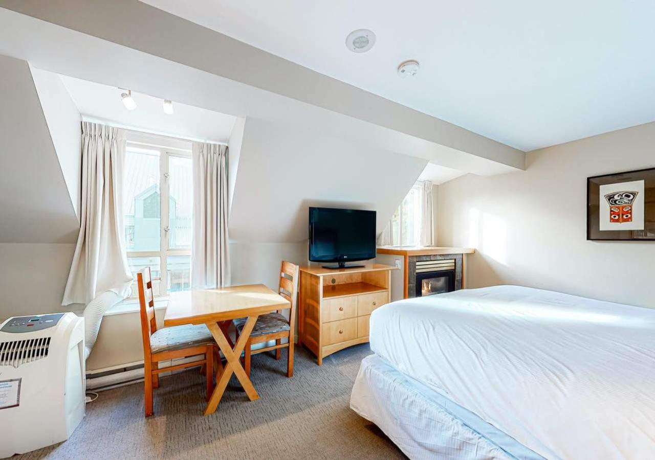 Whistler Peak Lodge by TS